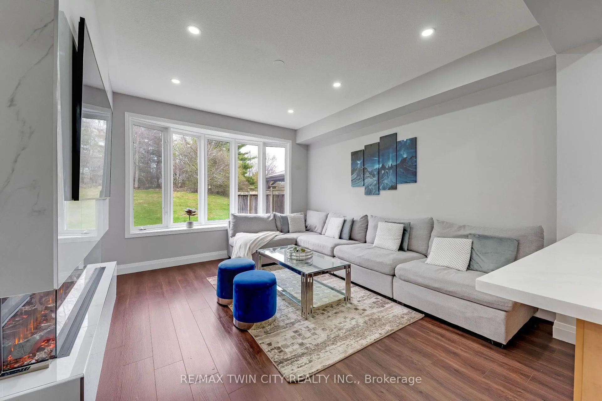 Photo 13 of 42 Doon Mills Drive, Kitchener, Doon South — HOMEH