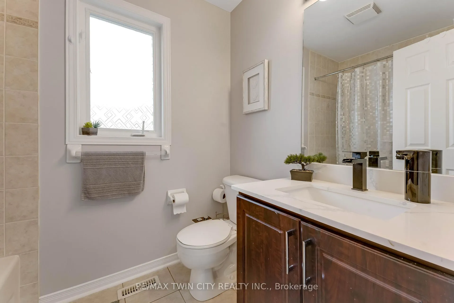 Photo 26 of 42 Doon Mills Drive, Kitchener, Doon South — HOMEH