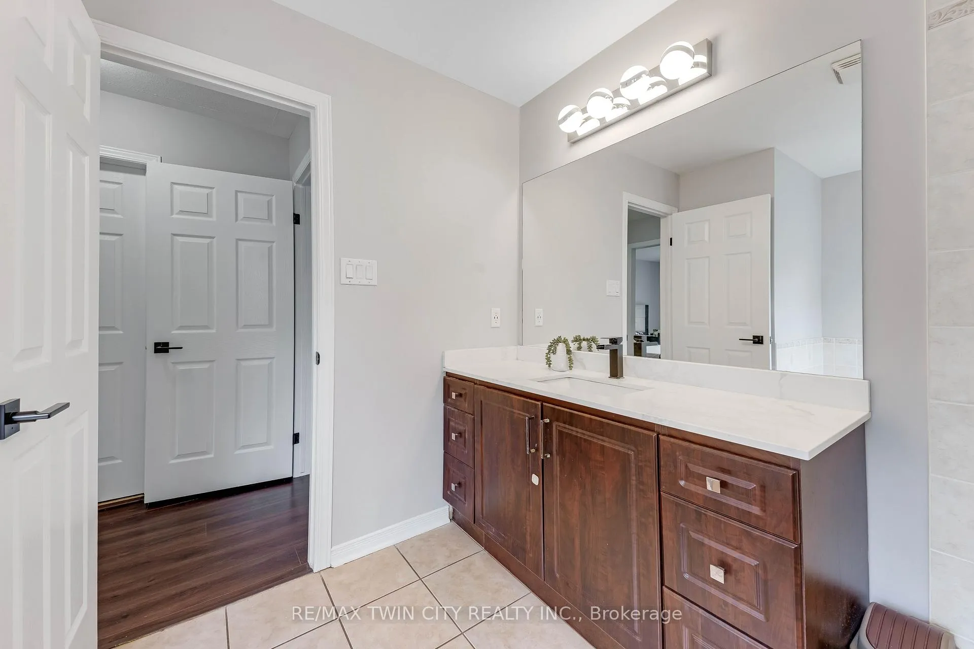 Photo 33 of 42 Doon Mills Drive, Kitchener, Doon South — HOMEH