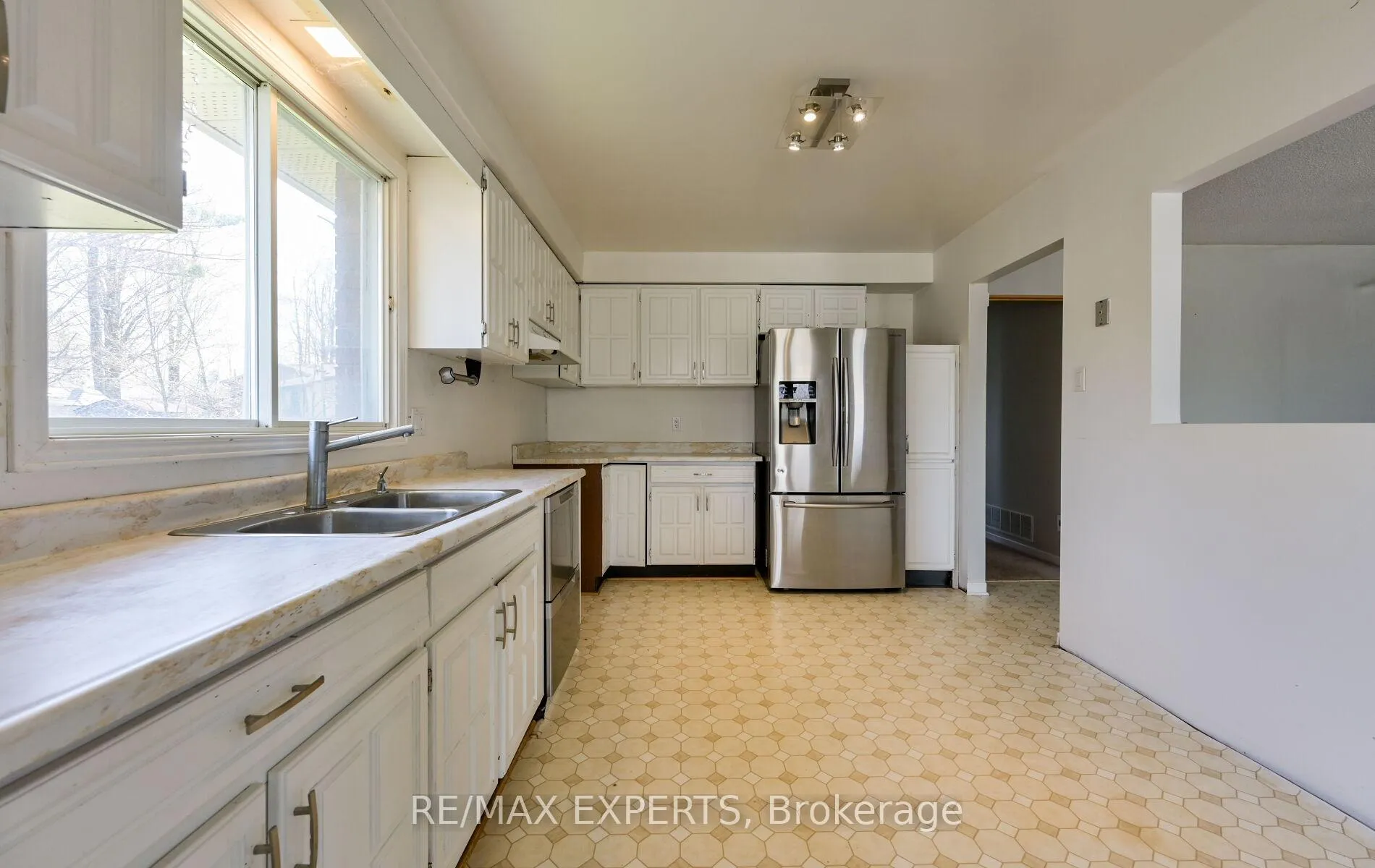 Photo 9 of 13 Oriole Court, Barrie, Cundles East — HOMEH