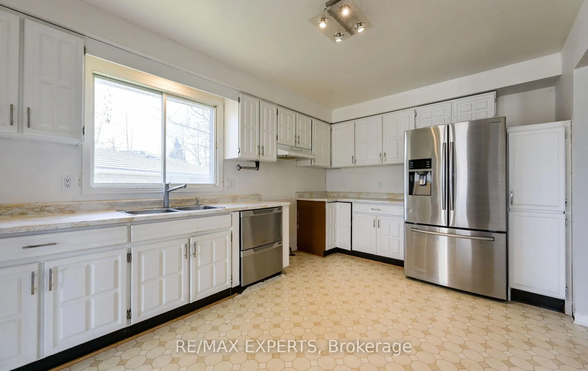 Photo 10 of 13 Oriole Court, Barrie, Cundles East — HOMEH