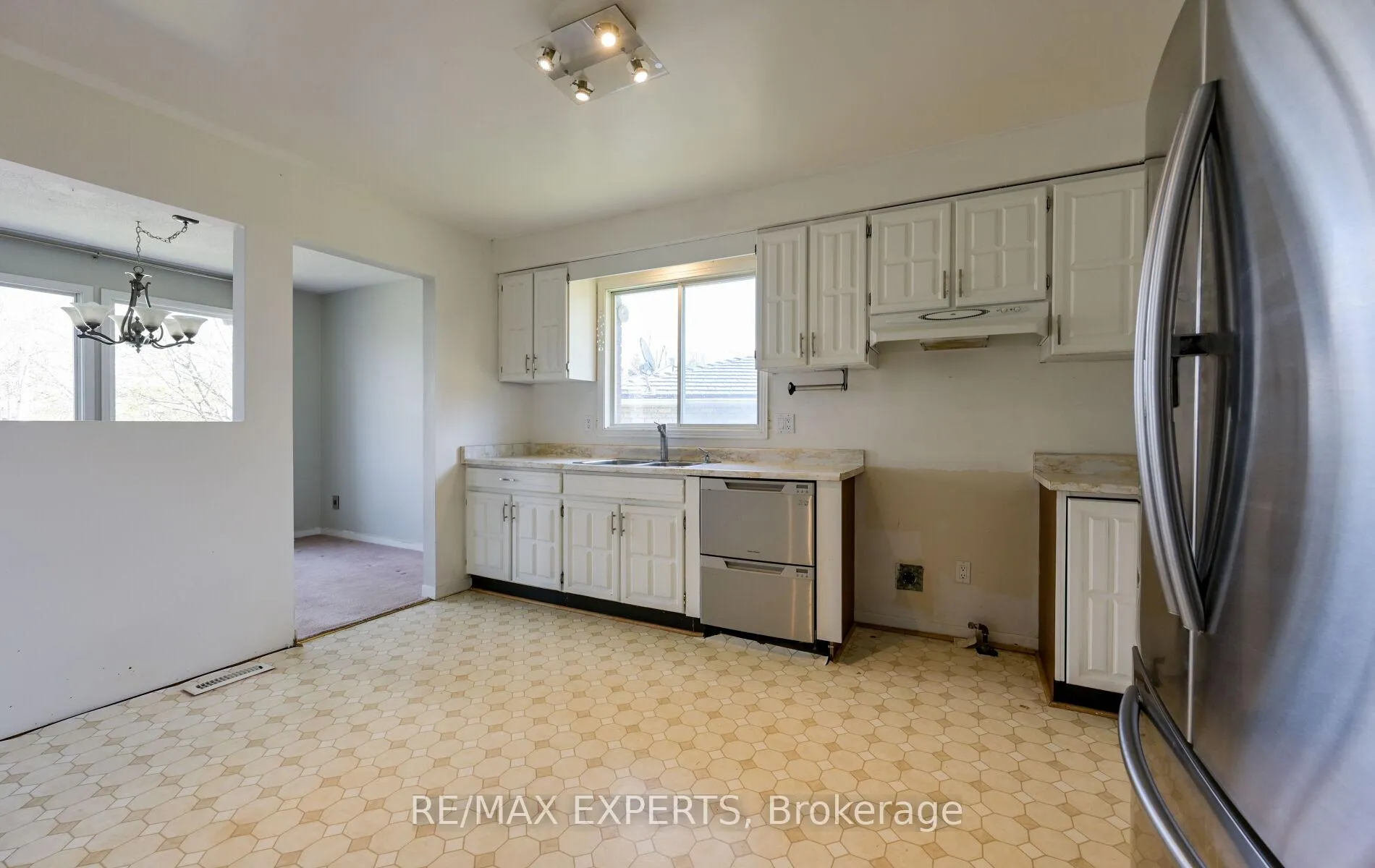Photo 12 of 13 Oriole Court, Barrie, Cundles East — HOMEH