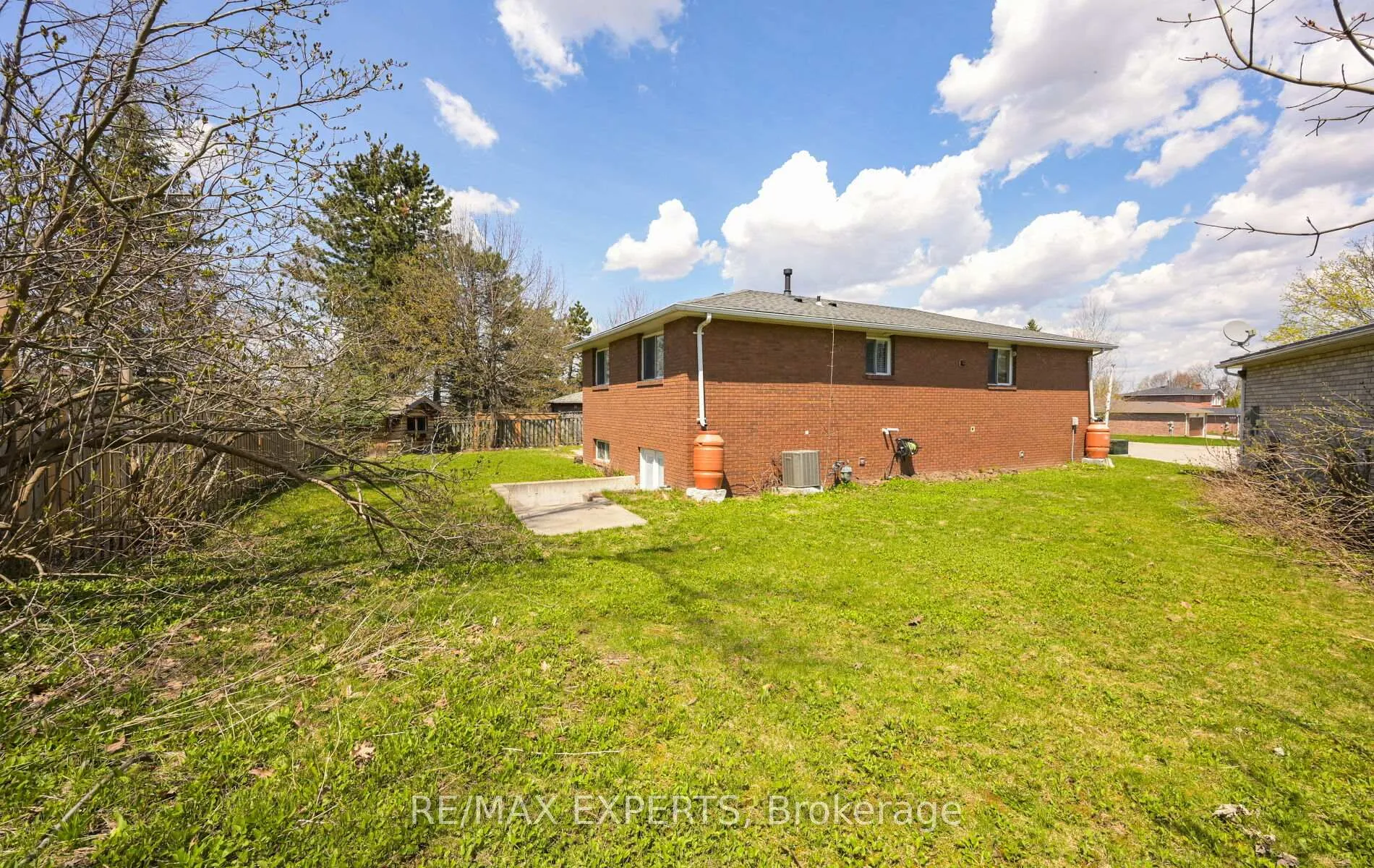 Photo 46 of 13 Oriole Court, Barrie, Cundles East — HOMEH