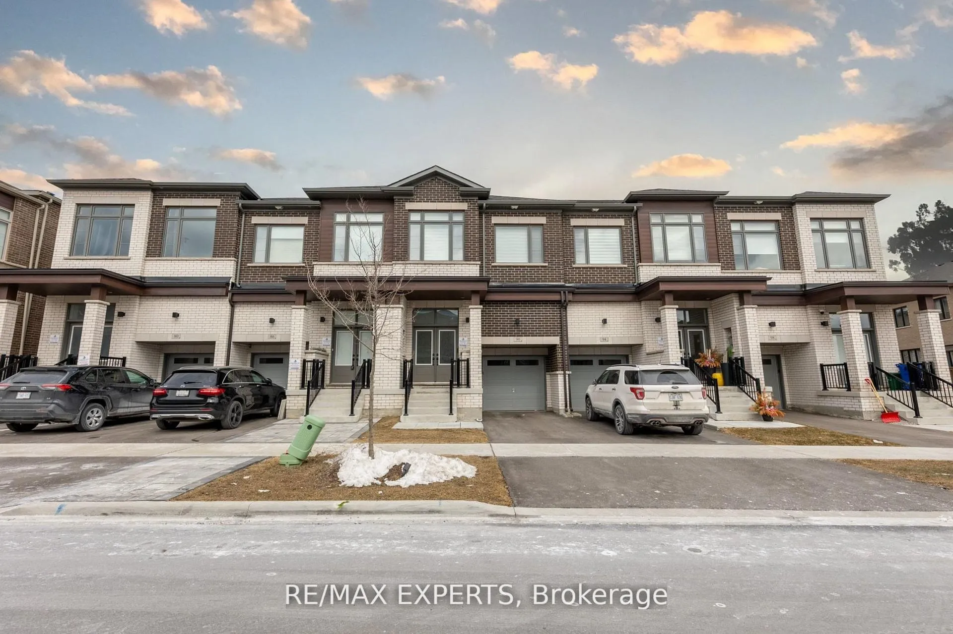 Photo 2 of 90 Singhampton Road, Vaughan, Kleinburg — HOMEH