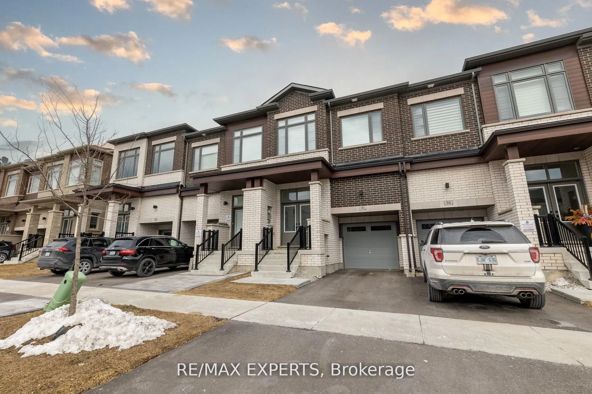 Photo 3 of 90 Singhampton Road, Vaughan, Kleinburg — HOMEH
