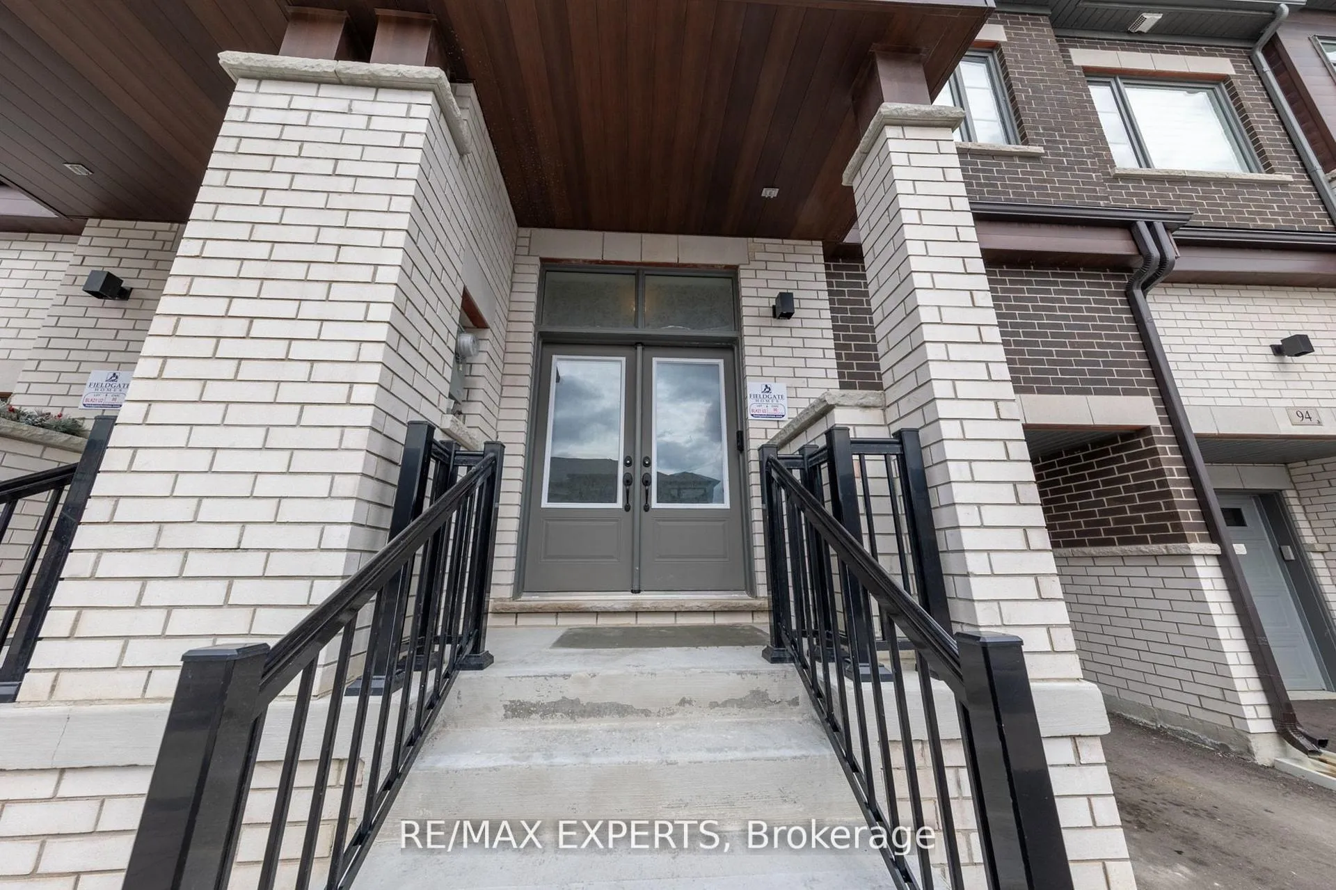Photo 4 of 90 Singhampton Road, Vaughan, Kleinburg — HOMEH