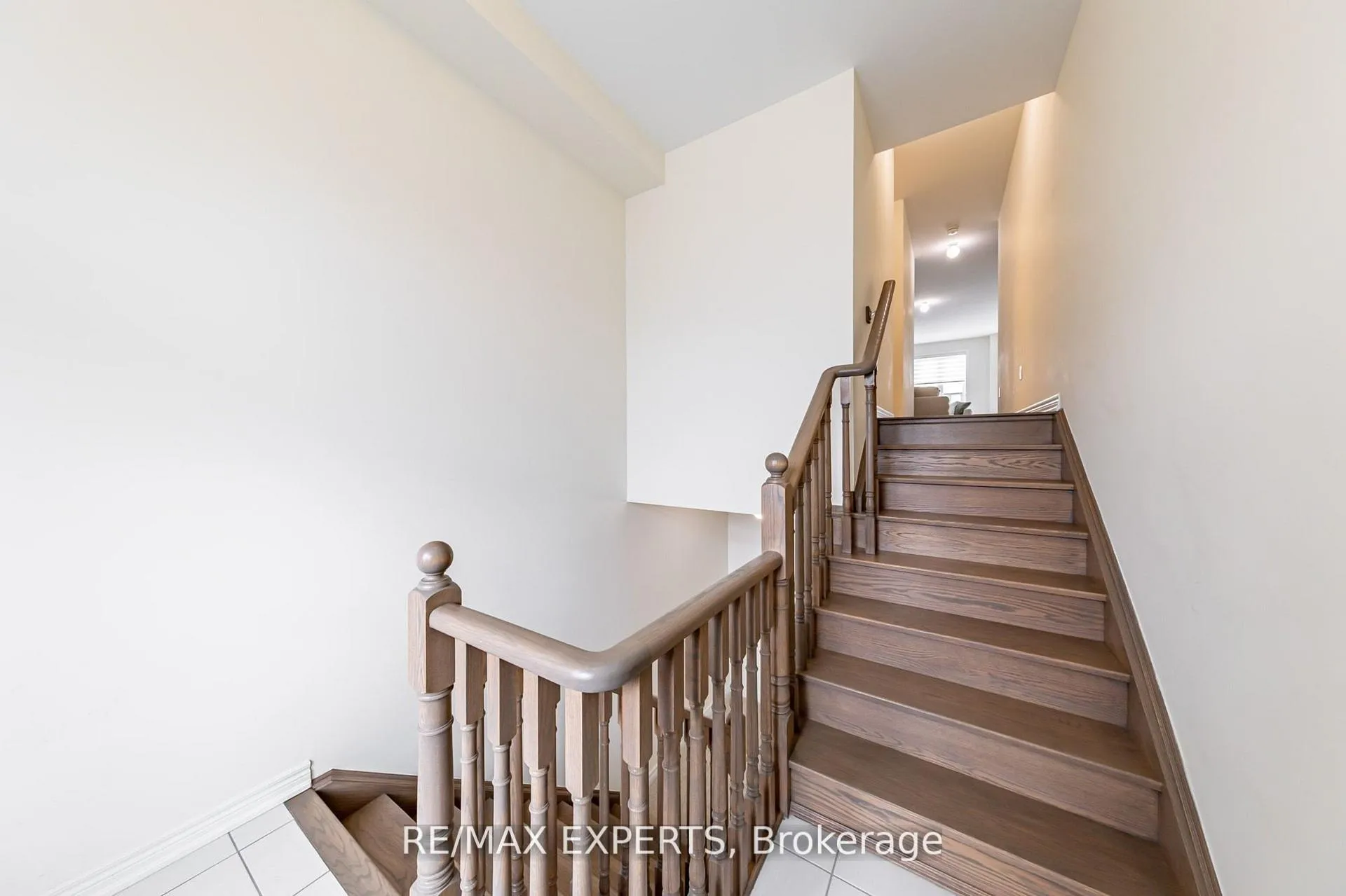 Photo 6 of 90 Singhampton Road, Vaughan, Kleinburg — HOMEH