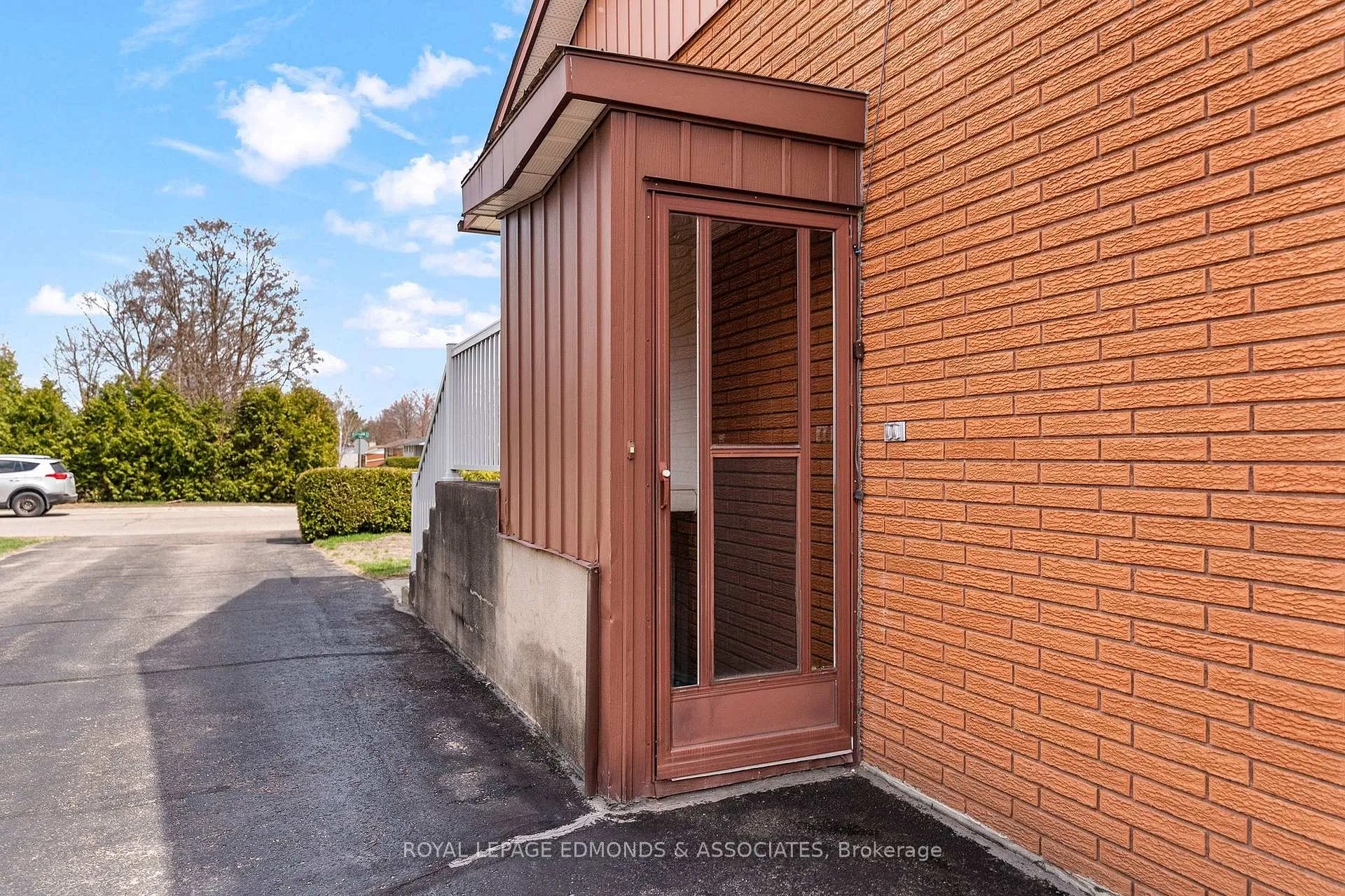 Photo 6 of 19 Algonquin Street, Petawawa — HOMEH