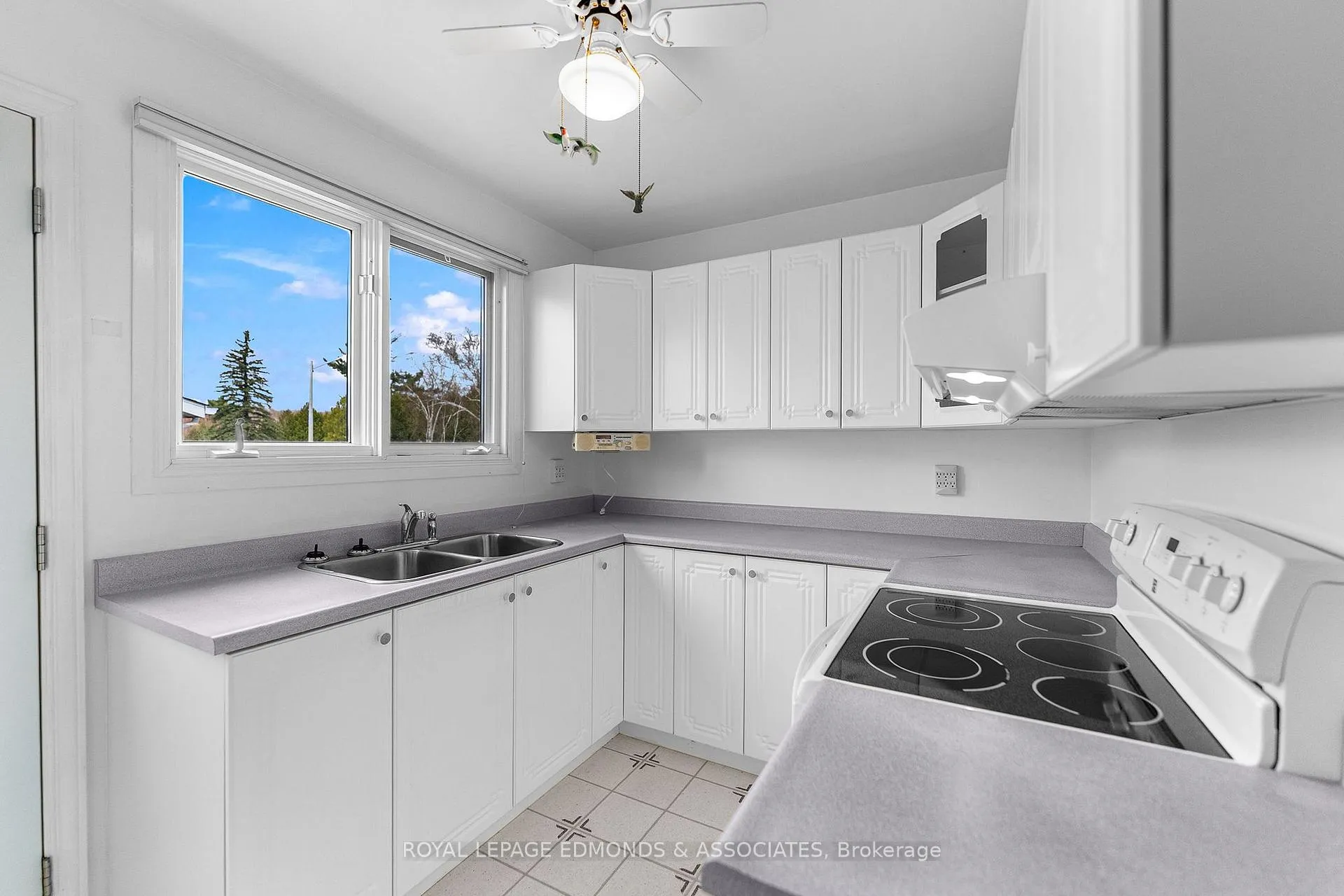 Photo 8 of 19 Algonquin Street, Petawawa — HOMEH
