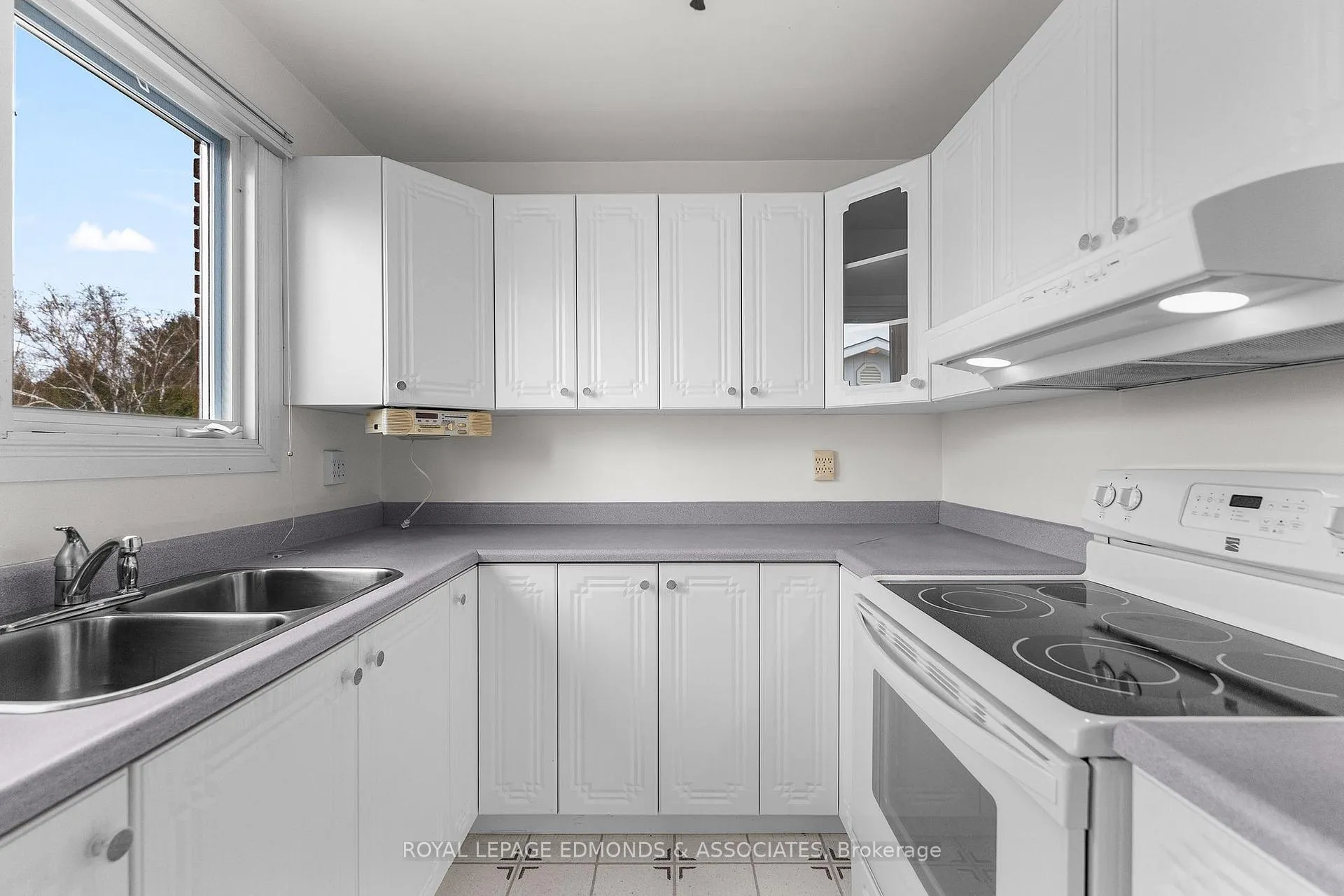 Photo 9 of 19 Algonquin Street, Petawawa — HOMEH