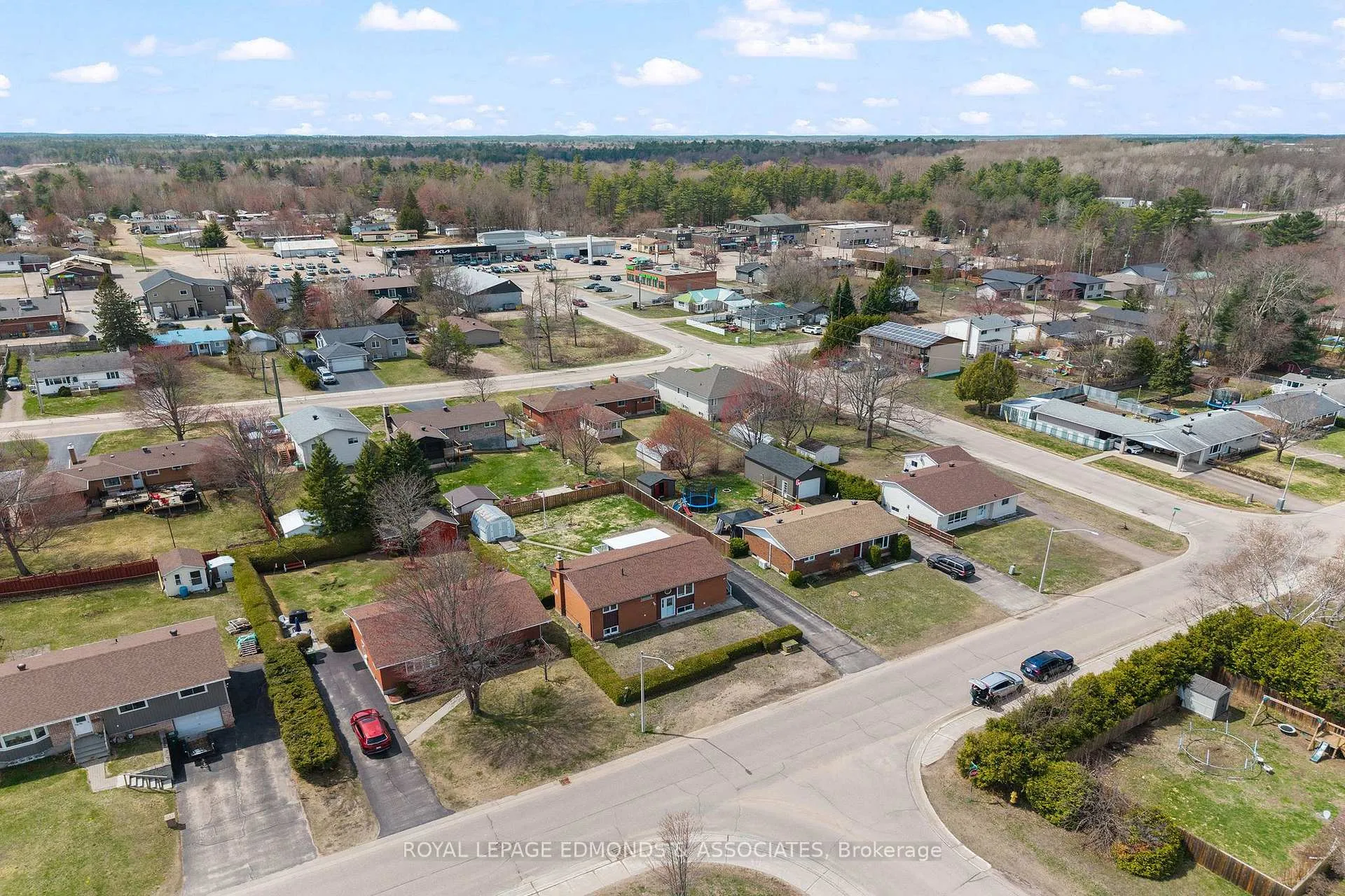 Photo 45 of 19 Algonquin Street, Petawawa — HOMEH