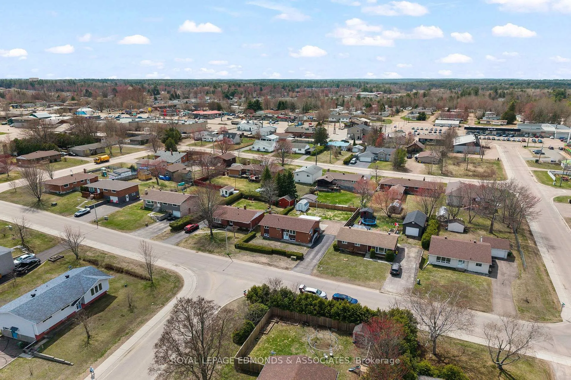 Photo 49 of 19 Algonquin Street, Petawawa — HOMEH