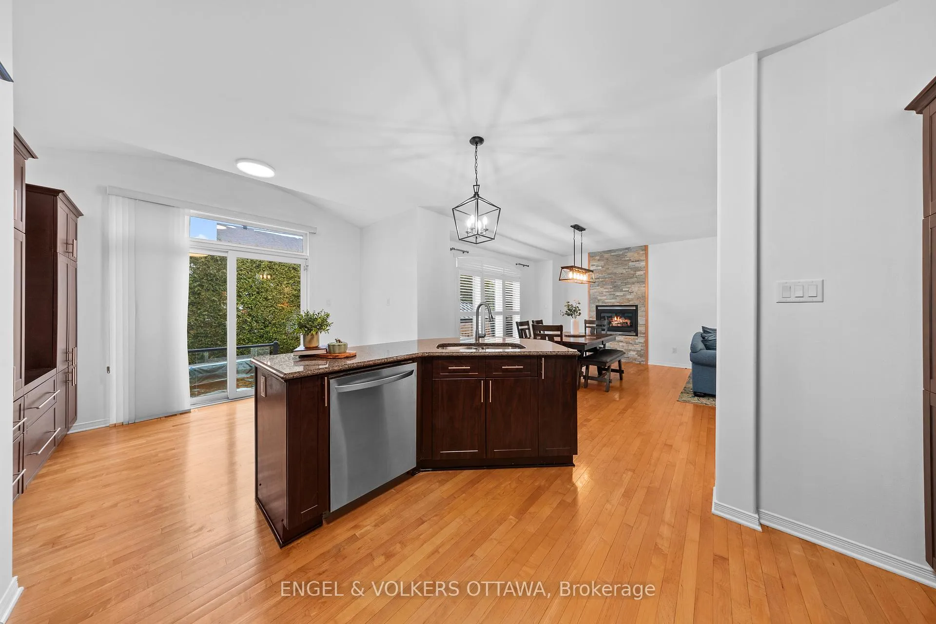 Photo 14 of 57 Newcastle Avenue, Ottawa, Kanata - Morgan's Grant/South March — HOMEH