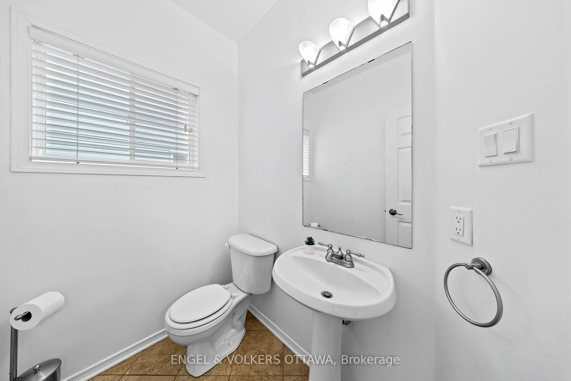 Photo 18 of 57 Newcastle Avenue, Ottawa, Kanata - Morgan's Grant/South March — HOMEH