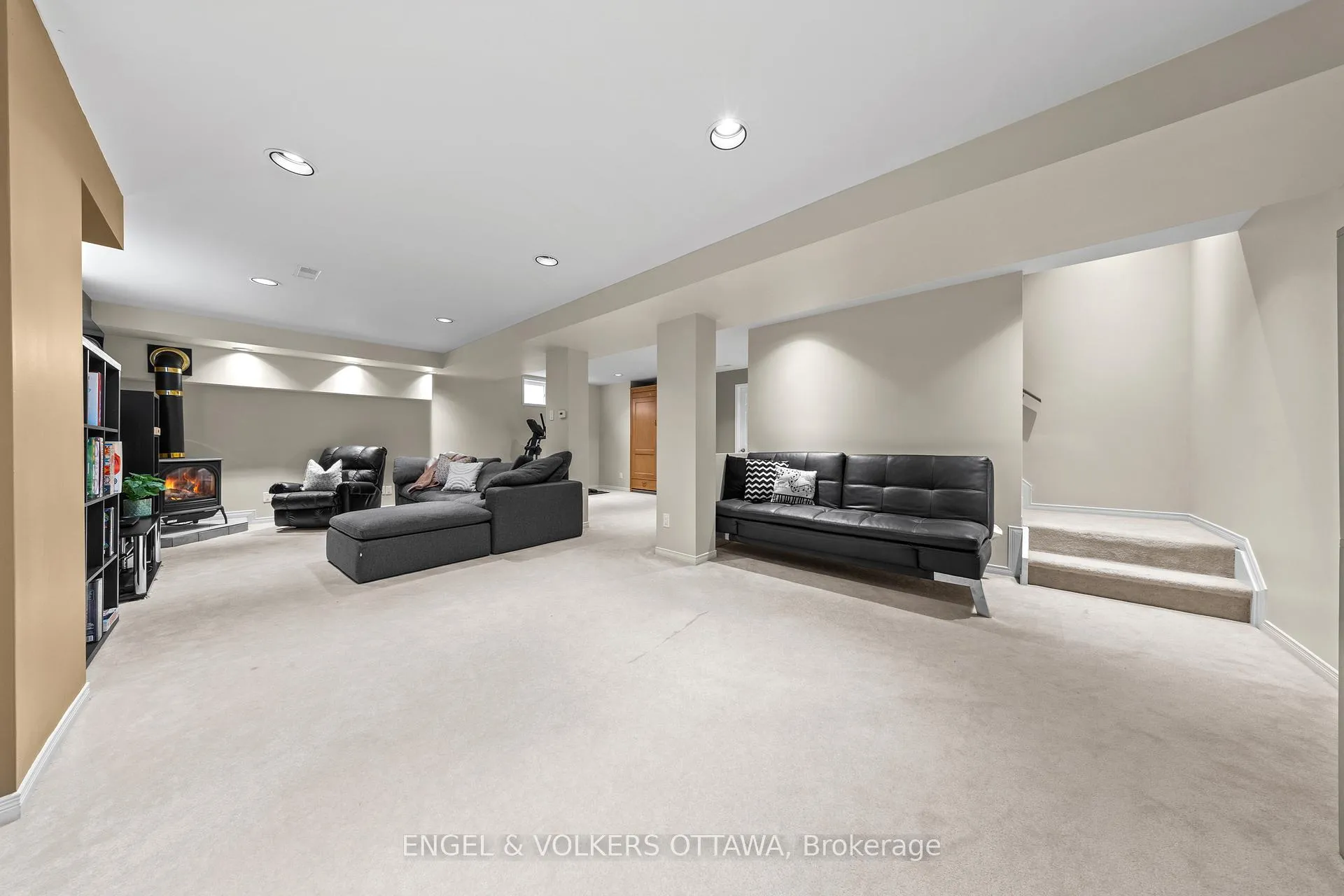 Photo 33 of 57 Newcastle Avenue, Ottawa, Kanata - Morgan's Grant/South March — HOMEH