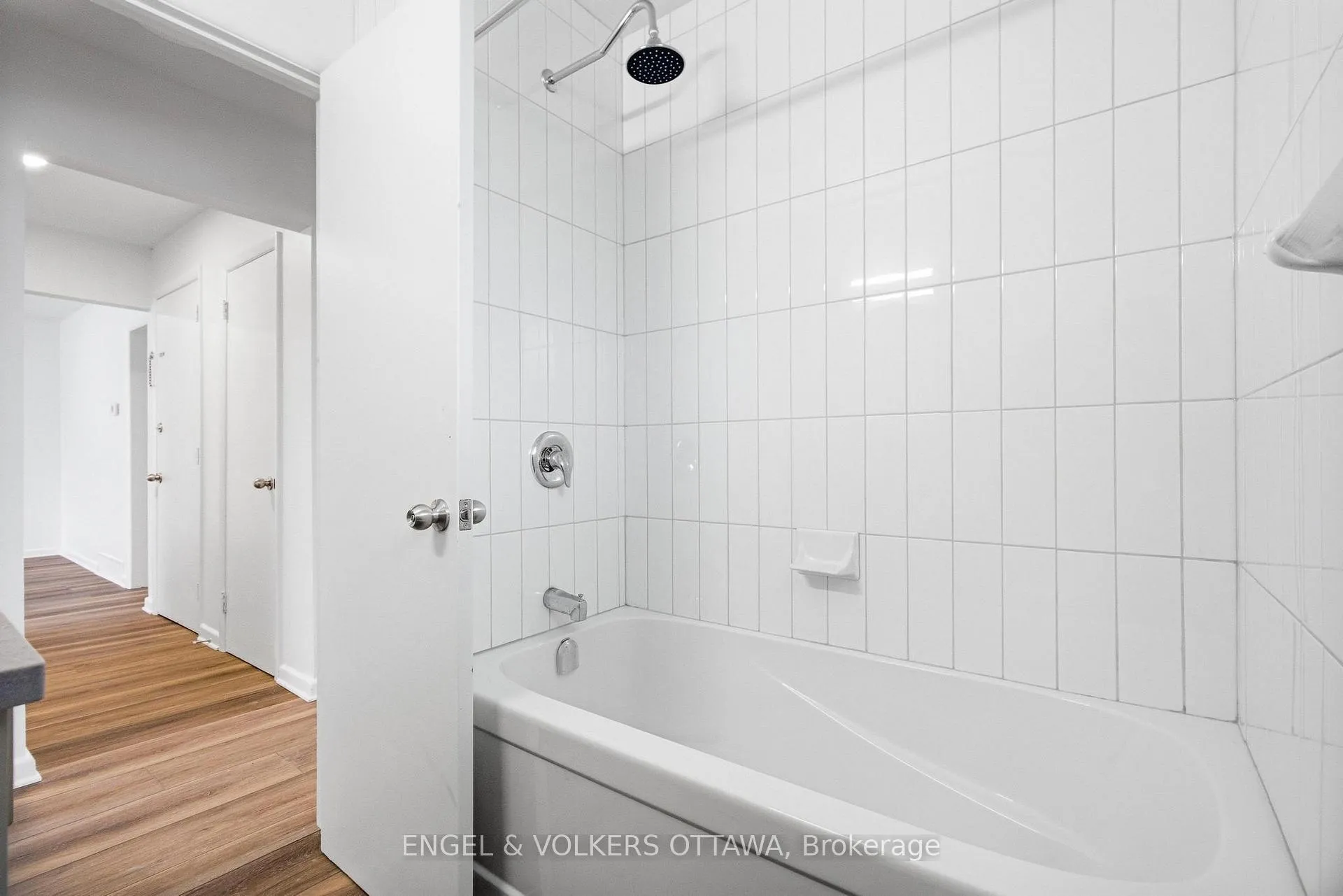 Photo 12 of Unit 1, 896 Pinewood Crescent, Ottawa, Queensway Terrace North — HOMEH