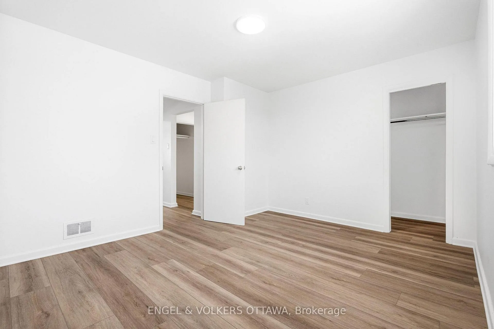 Photo 15 of Unit 1, 896 Pinewood Crescent, Ottawa, Queensway Terrace North — HOMEH