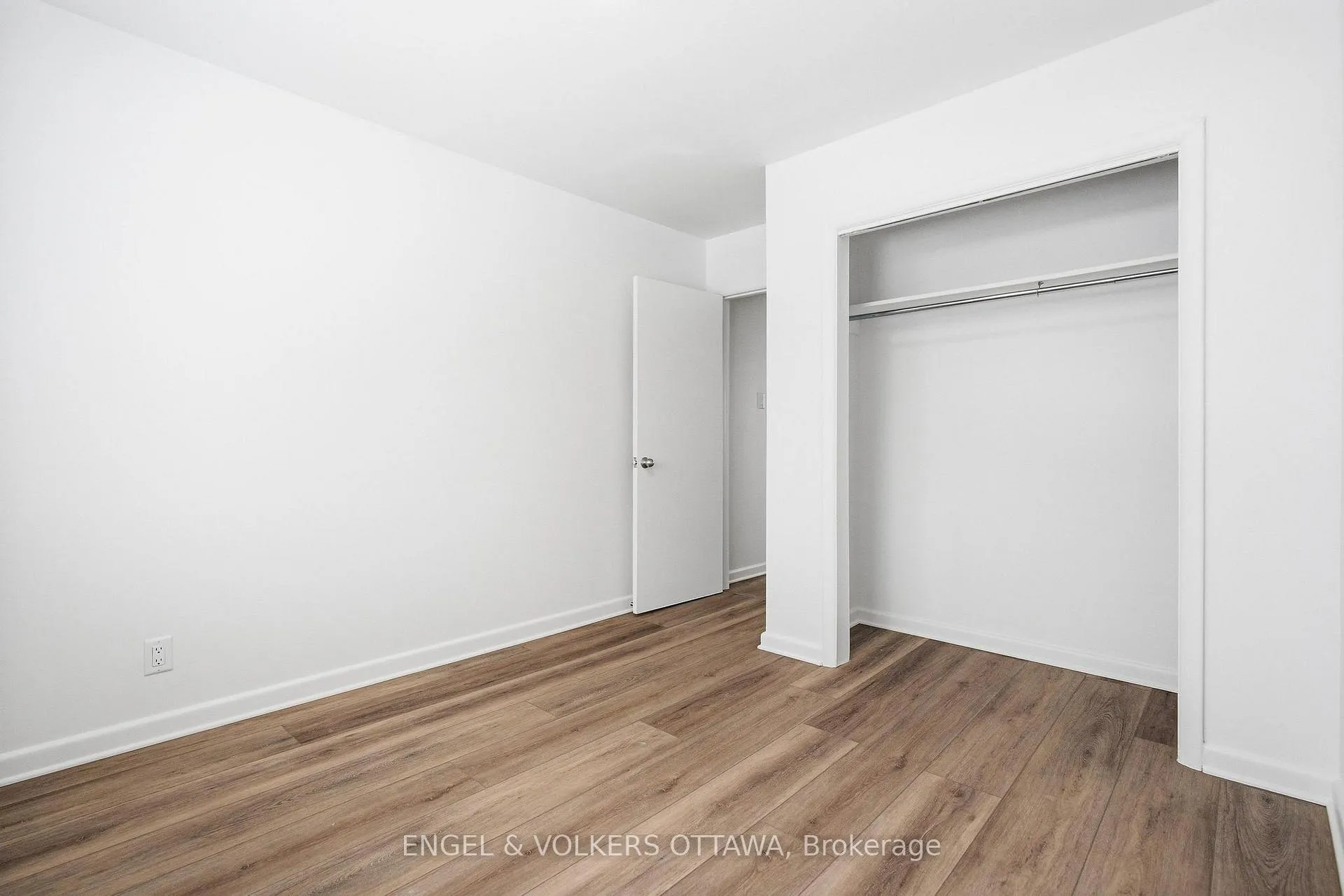 Photo 18 of Unit 1, 896 Pinewood Crescent, Ottawa, Queensway Terrace North — HOMEH