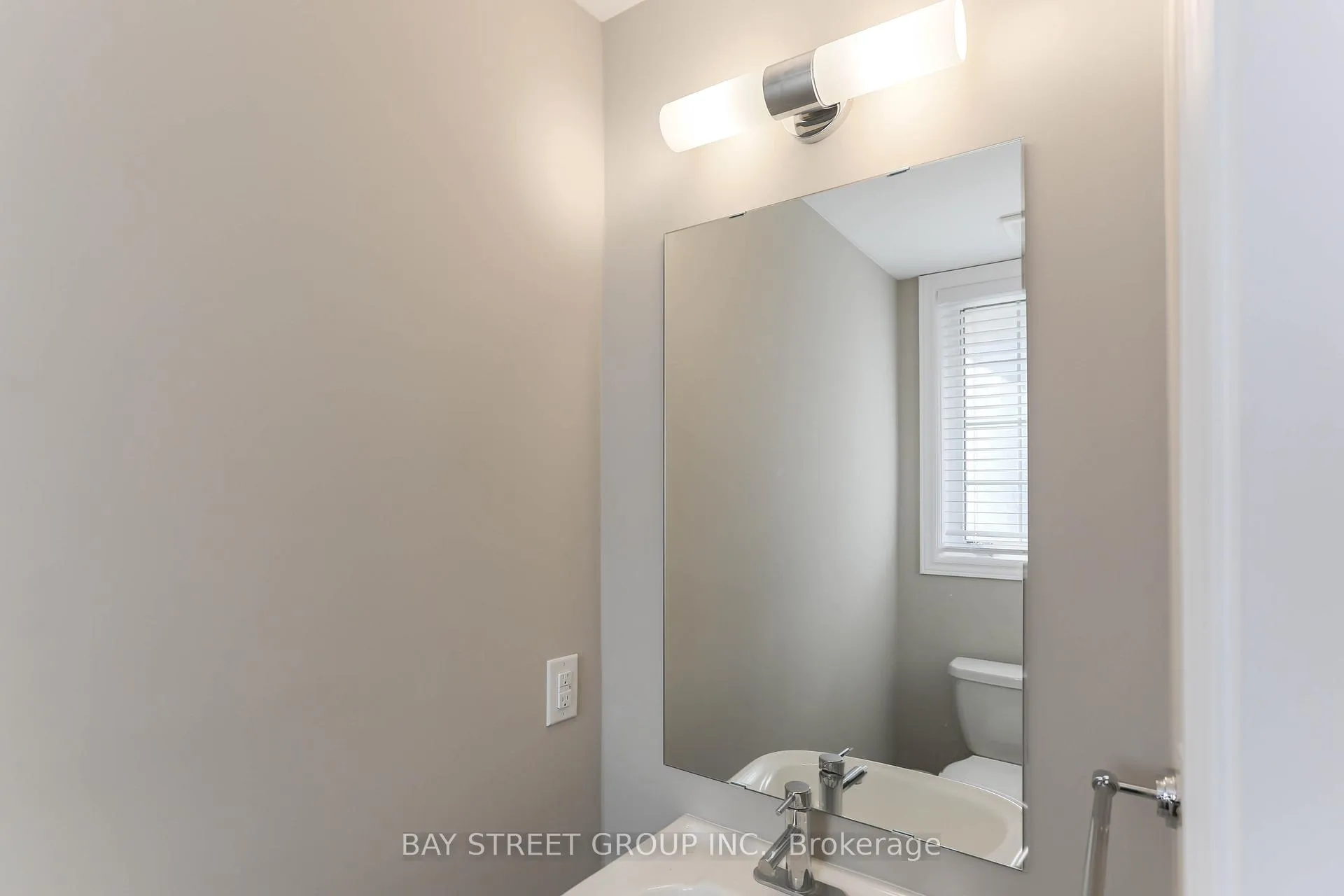 Photo 5 of 3353 Mockingbird Common Drive, Oakville, Joshua Meadows — HOMEH