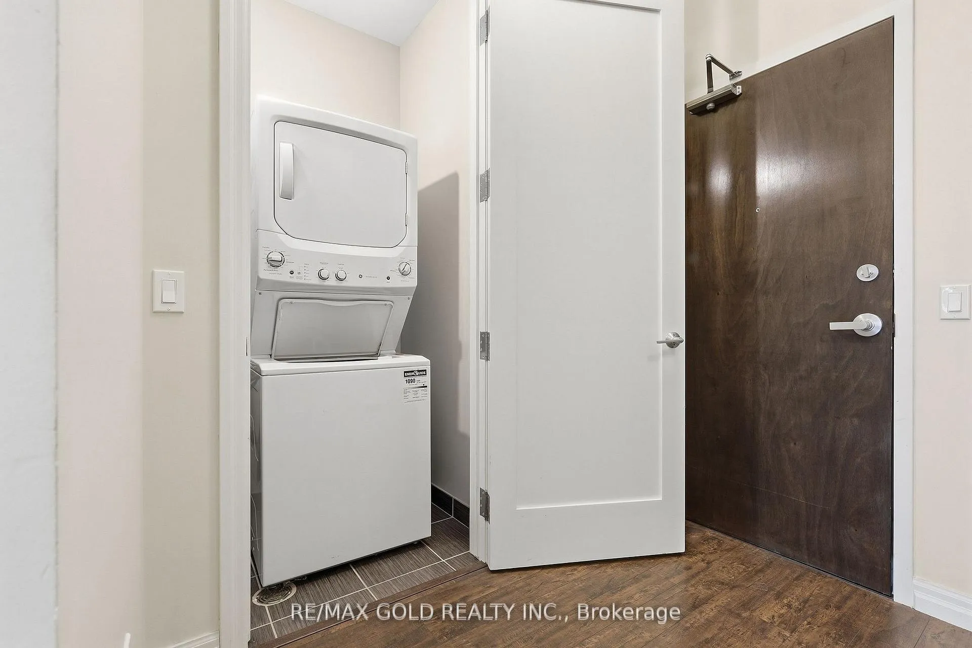 Photo 6 of Unit 305, 112 King Street E, Hamilton, Beasley — HOMEH
