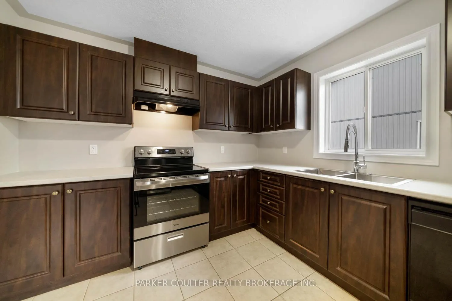 Photo 13 of 66 Pearl Drive, Orillia — HOMEH