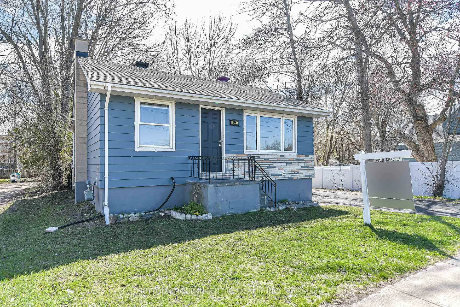 Photo 3 of 155 Atherley Road, Orillia — HOMEH