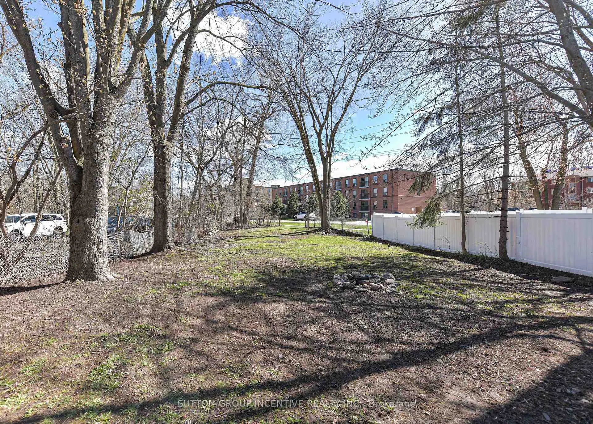 Photo 5 of 155 Atherley Road, Orillia — HOMEH