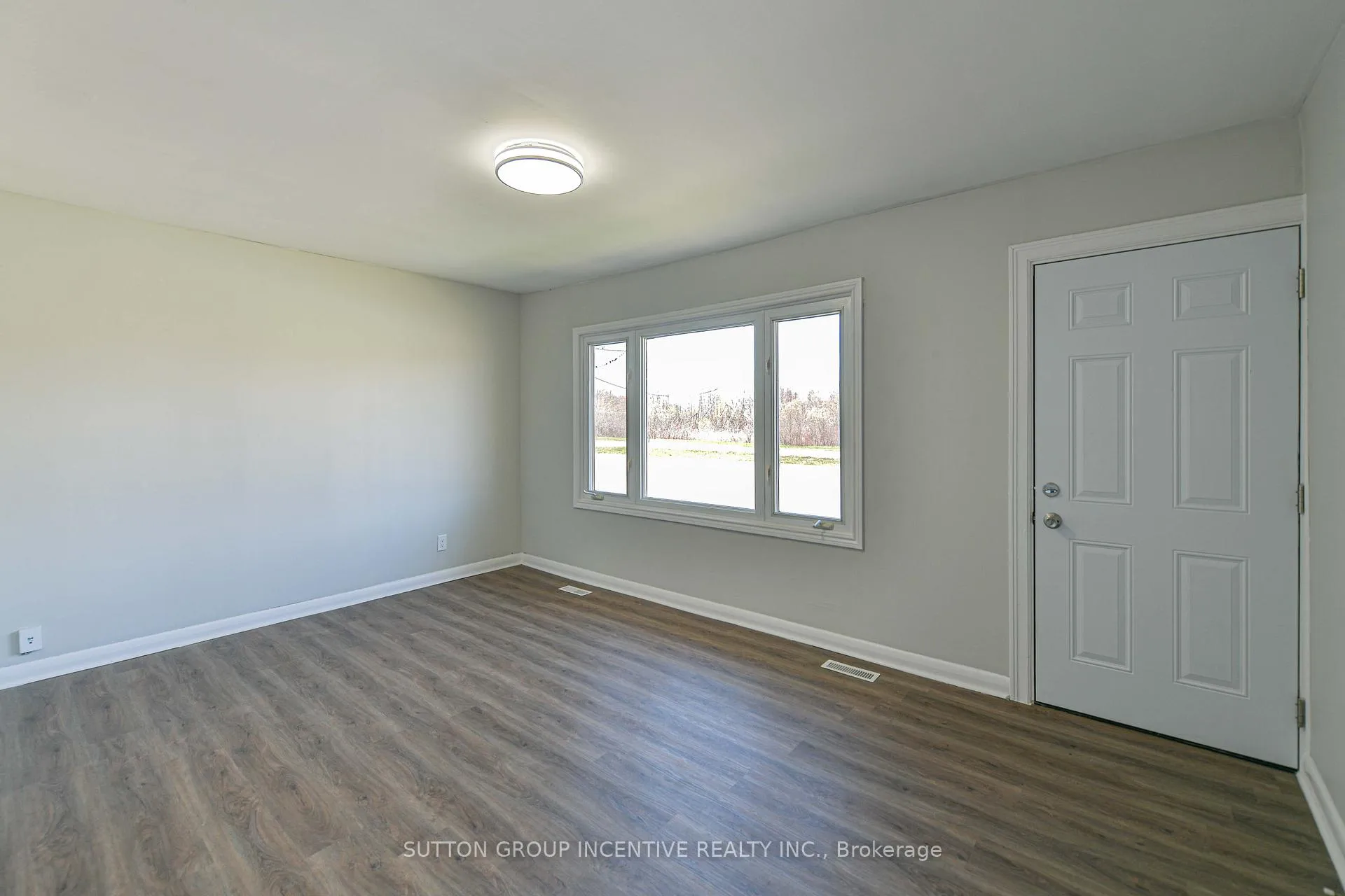Photo 9 of 155 Atherley Road, Orillia — HOMEH