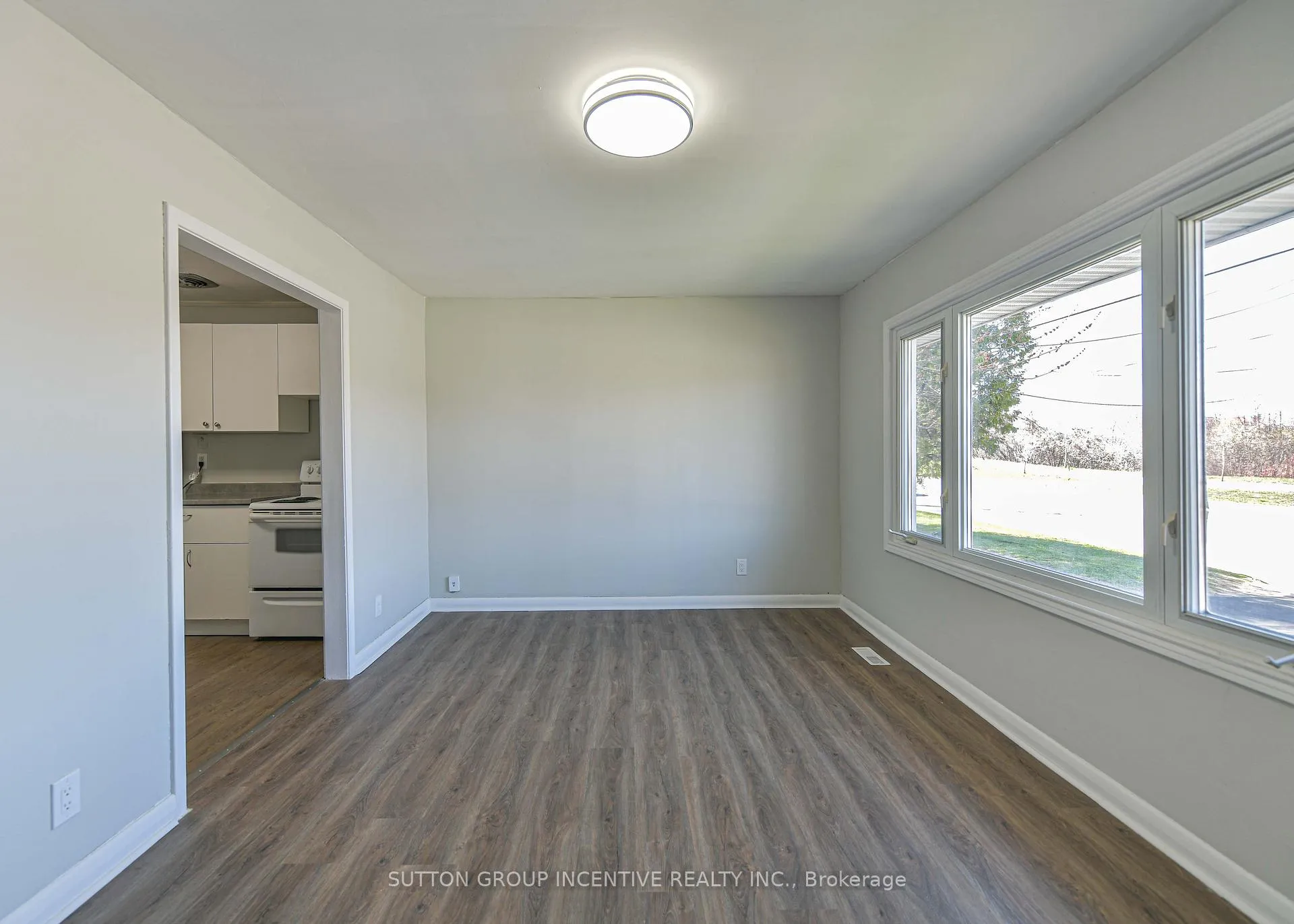 Photo 10 of 155 Atherley Road, Orillia — HOMEH