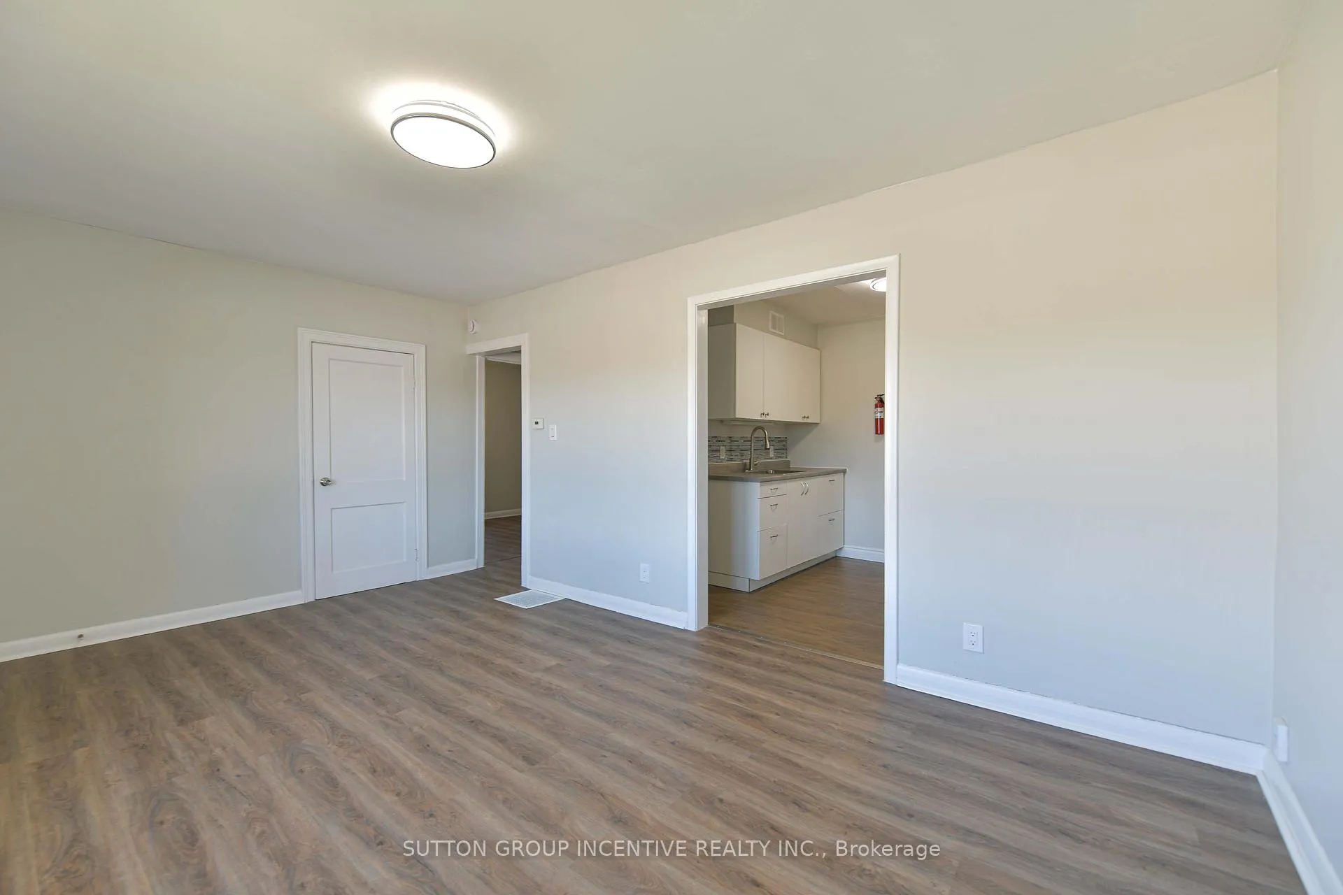 Photo 11 of 155 Atherley Road, Orillia — HOMEH