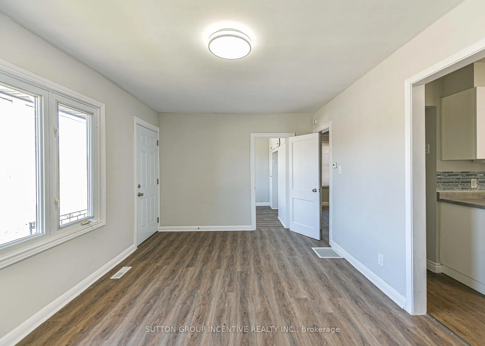Photo 12 of 155 Atherley Road, Orillia — HOMEH
