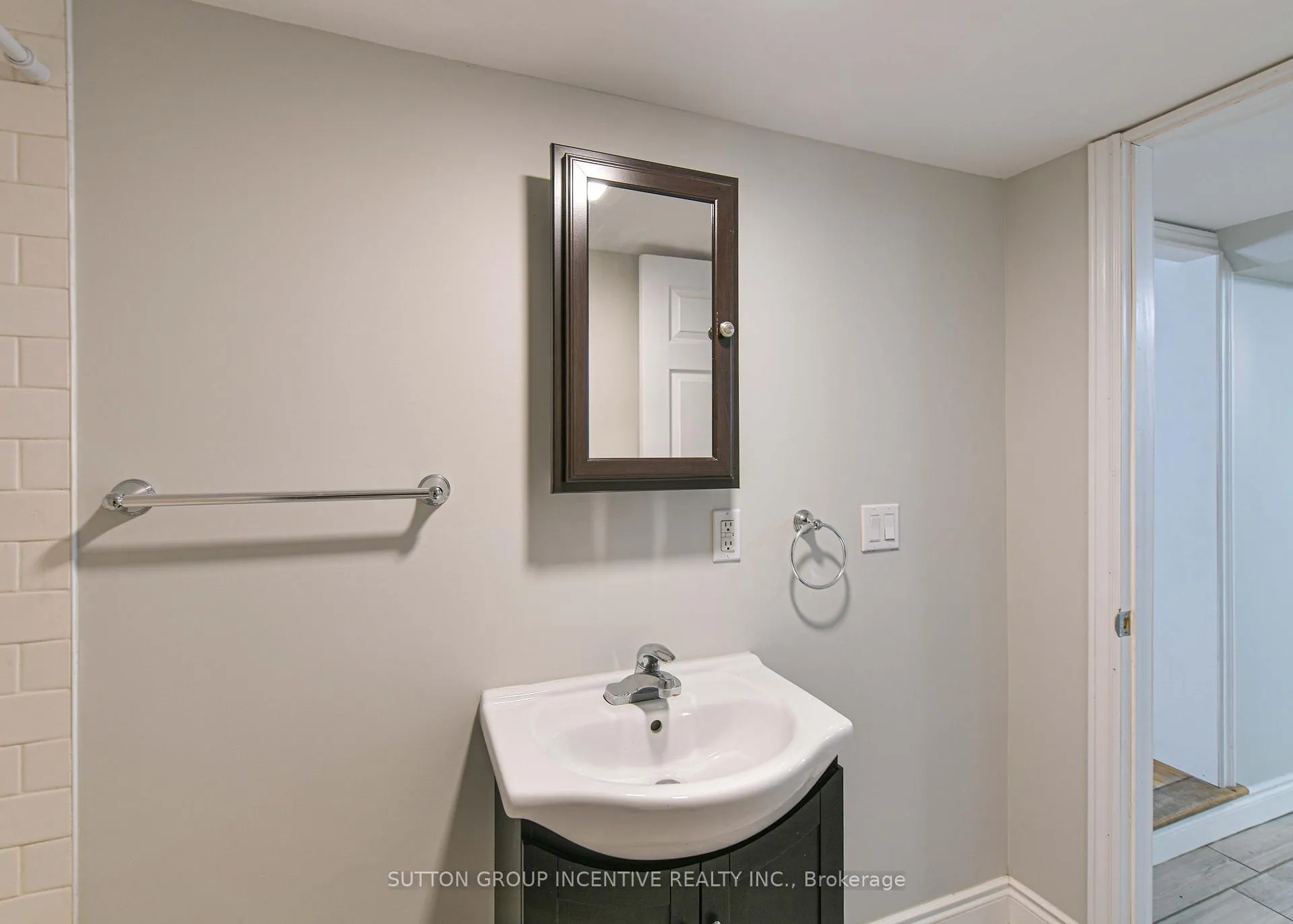 Photo 43 of 155 Atherley Road, Orillia — HOMEH