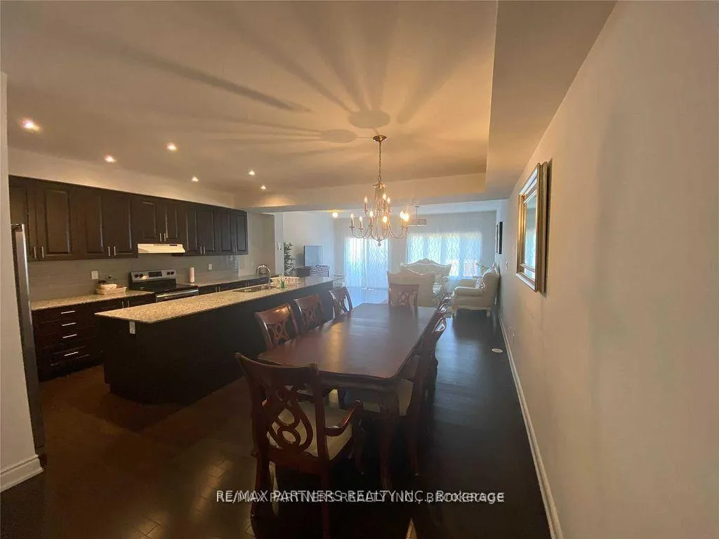 Photo 2 of 124 Lichfield Road, Markham, Unionville — HOMEH