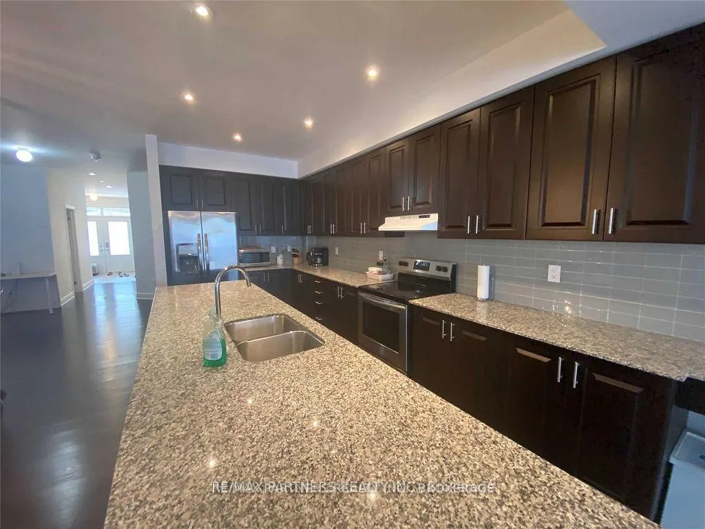 Photo 5 of 124 Lichfield Road, Markham, Unionville — HOMEH