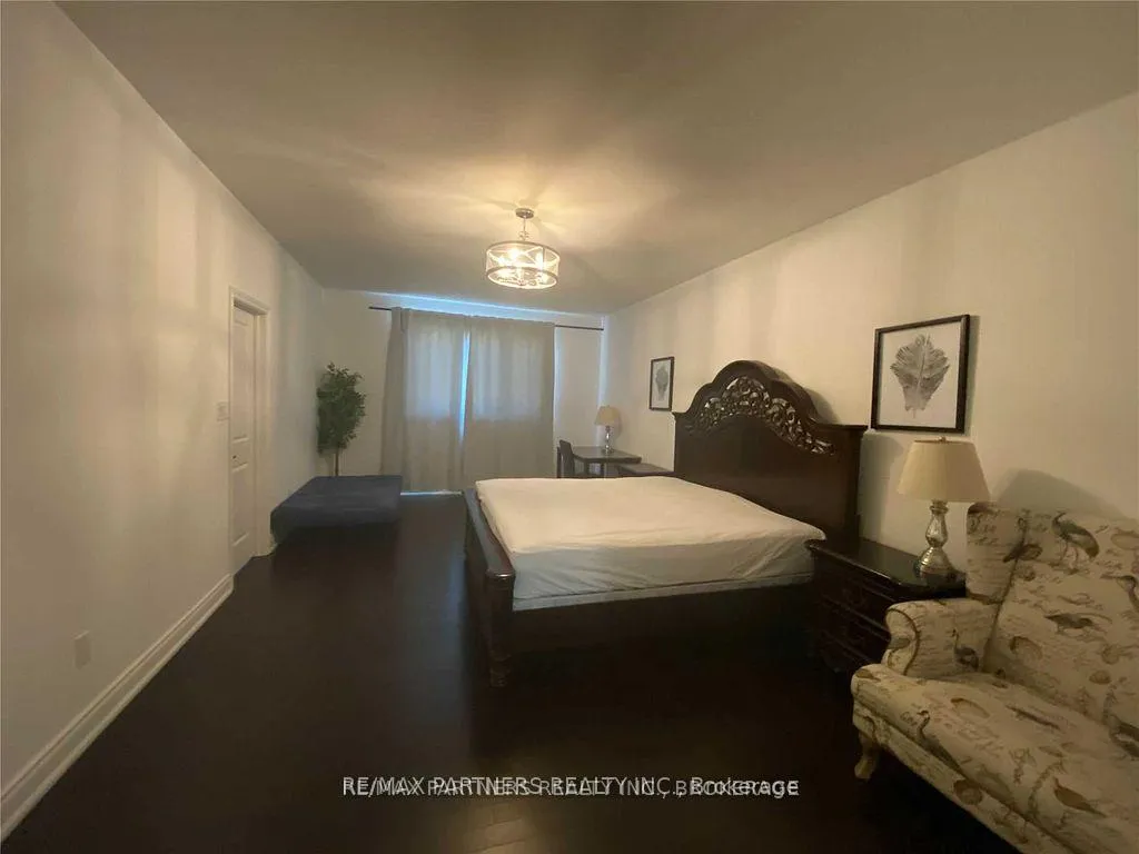 Photo 7 of 124 Lichfield Road, Markham, Unionville — HOMEH