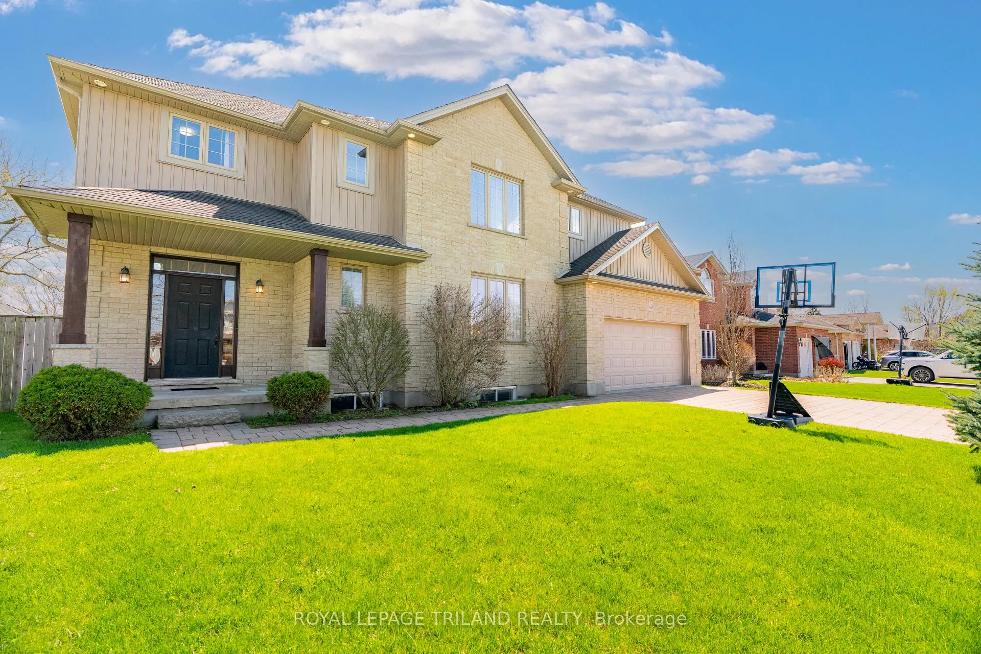 Photo 1 of 40 Fieldstone Crescent, Middlesex Centre, Komoka — HOMEH
