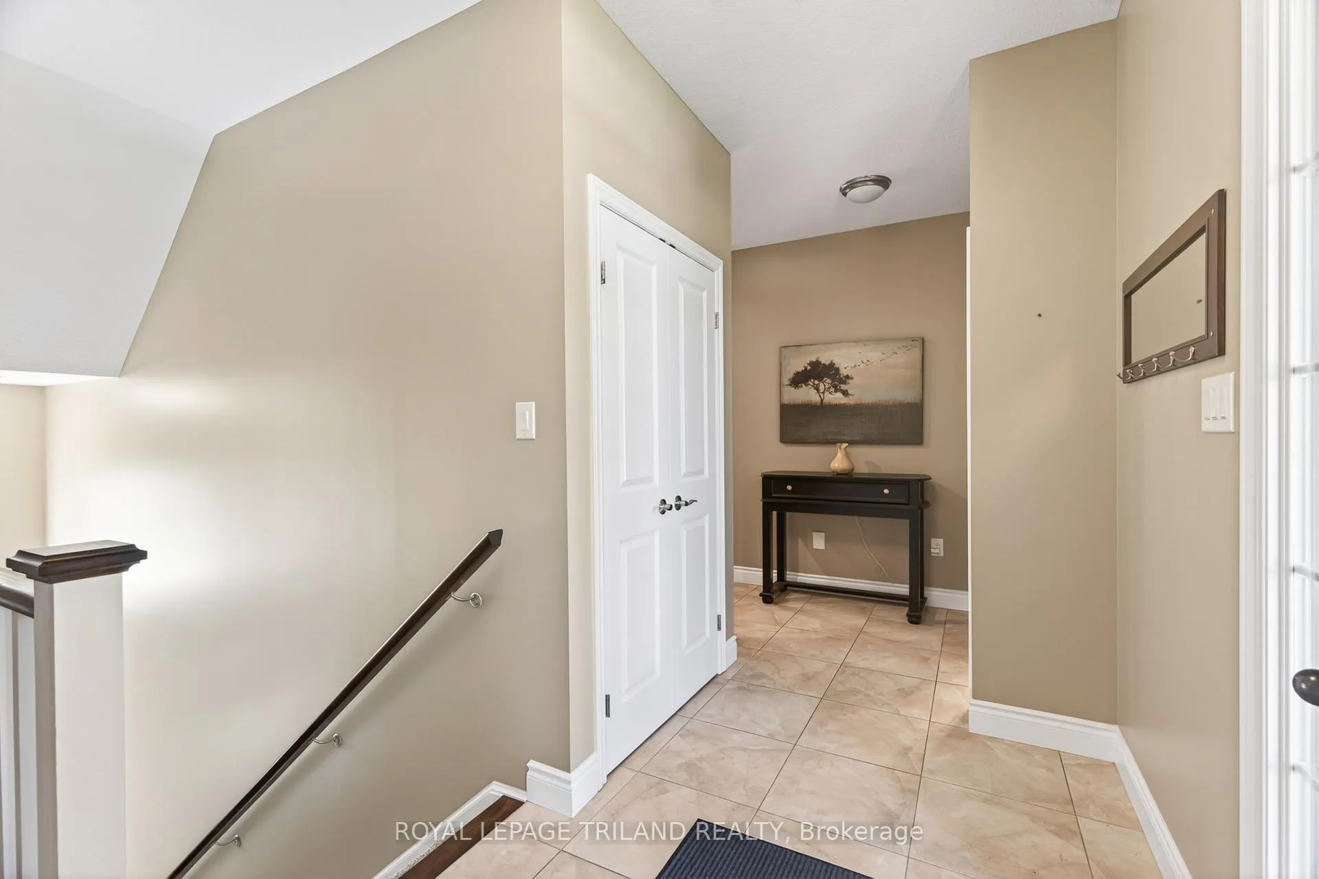 Photo 5 of 40 Fieldstone Crescent, Middlesex Centre, Komoka — HOMEH
