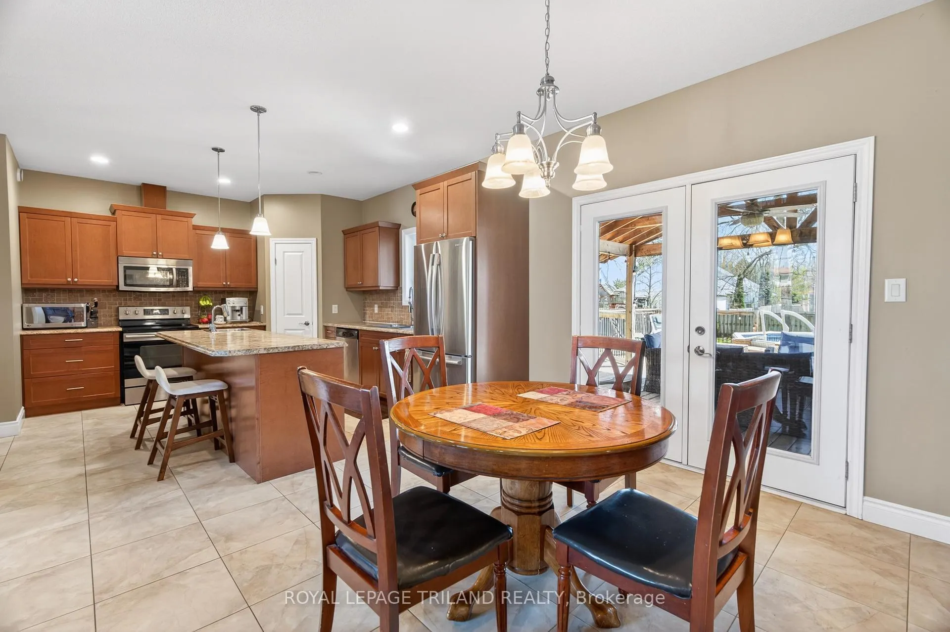 Photo 14 of 40 Fieldstone Crescent, Middlesex Centre, Komoka — HOMEH