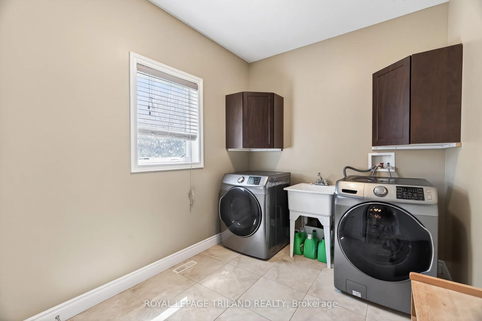 Photo 16 of 40 Fieldstone Crescent, Middlesex Centre, Komoka — HOMEH