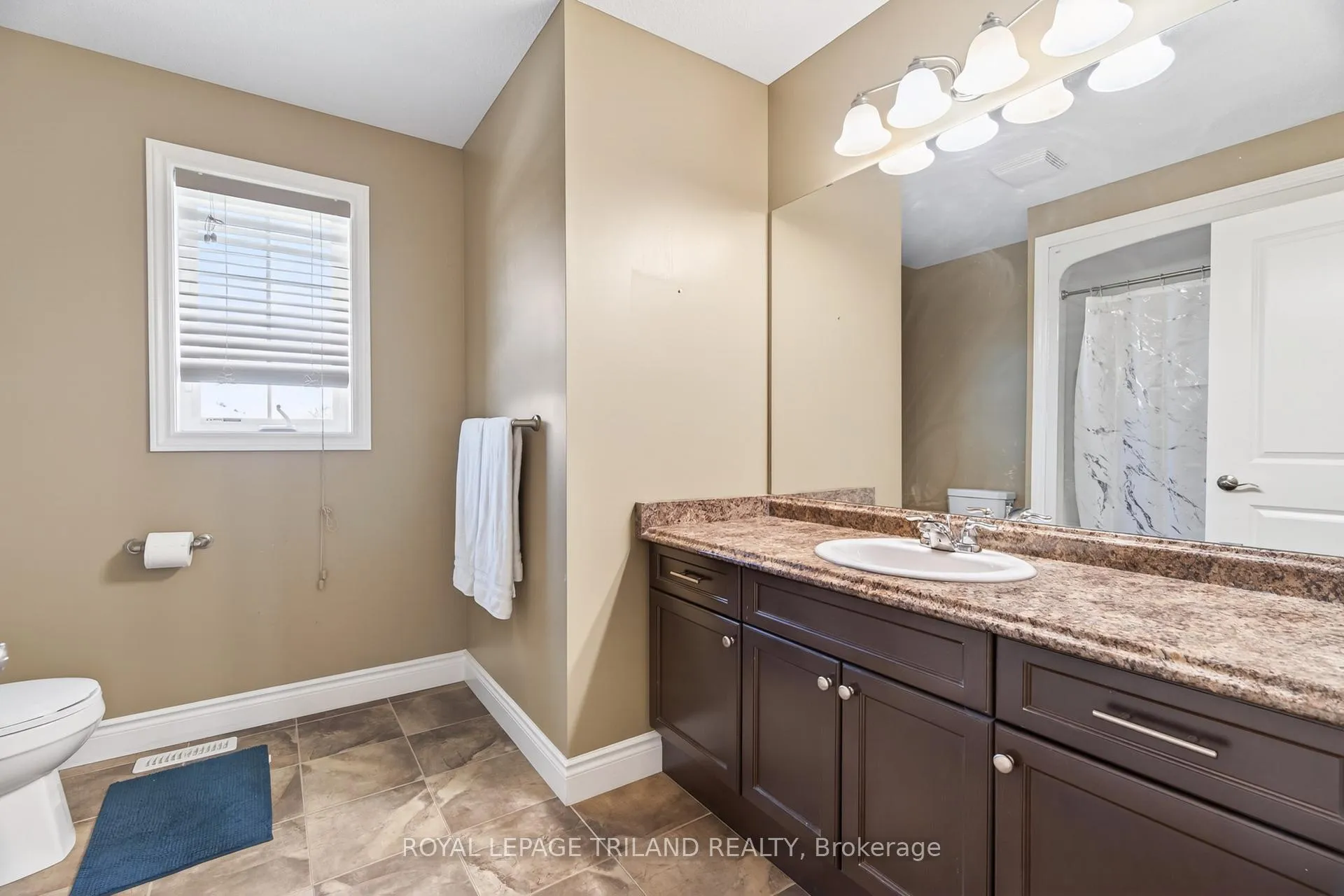 Photo 20 of 40 Fieldstone Crescent, Middlesex Centre, Komoka — HOMEH