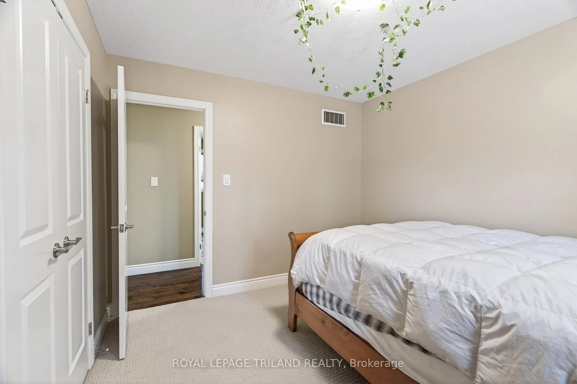 Photo 23 of 40 Fieldstone Crescent, Middlesex Centre, Komoka — HOMEH