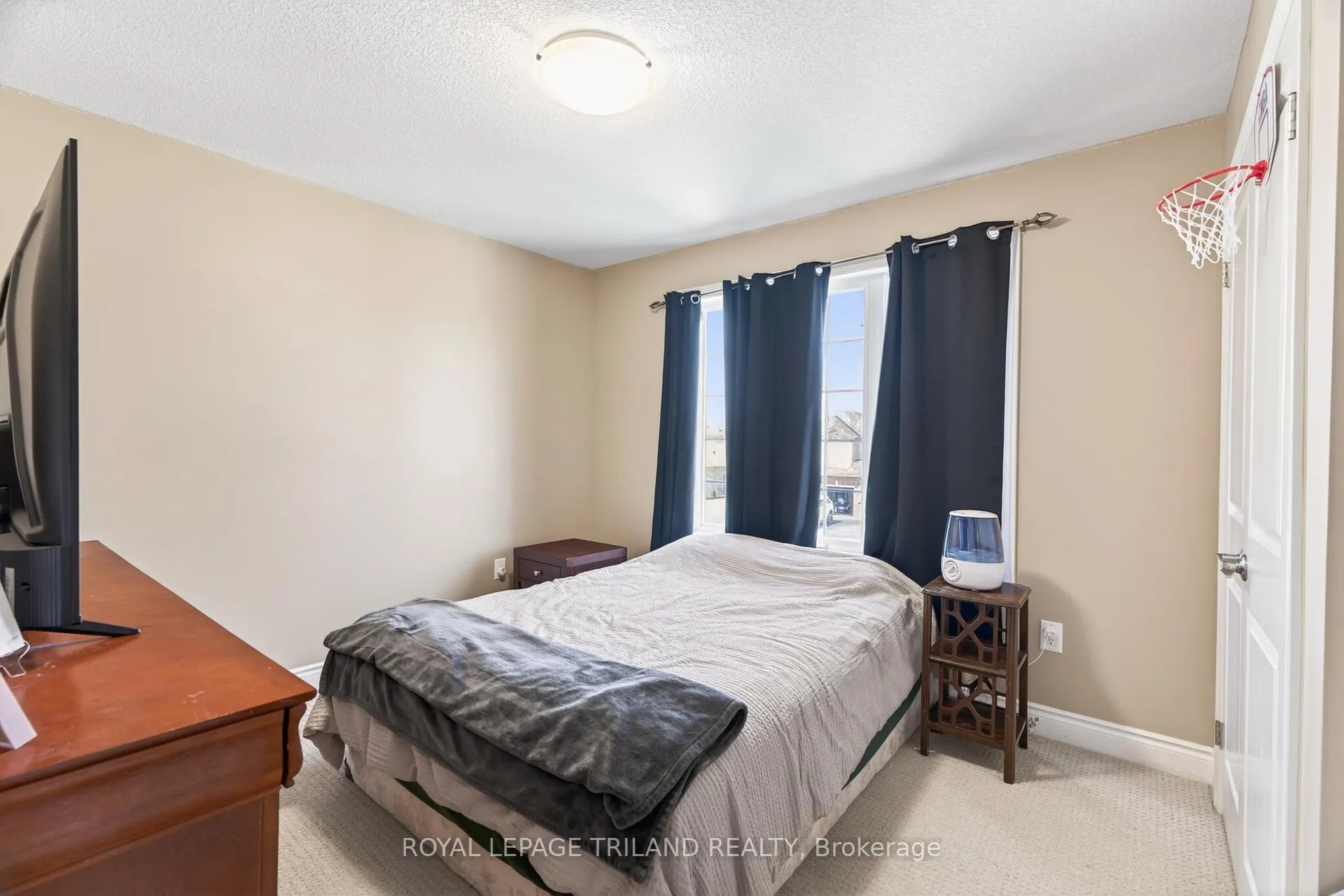 Photo 24 of 40 Fieldstone Crescent, Middlesex Centre, Komoka — HOMEH