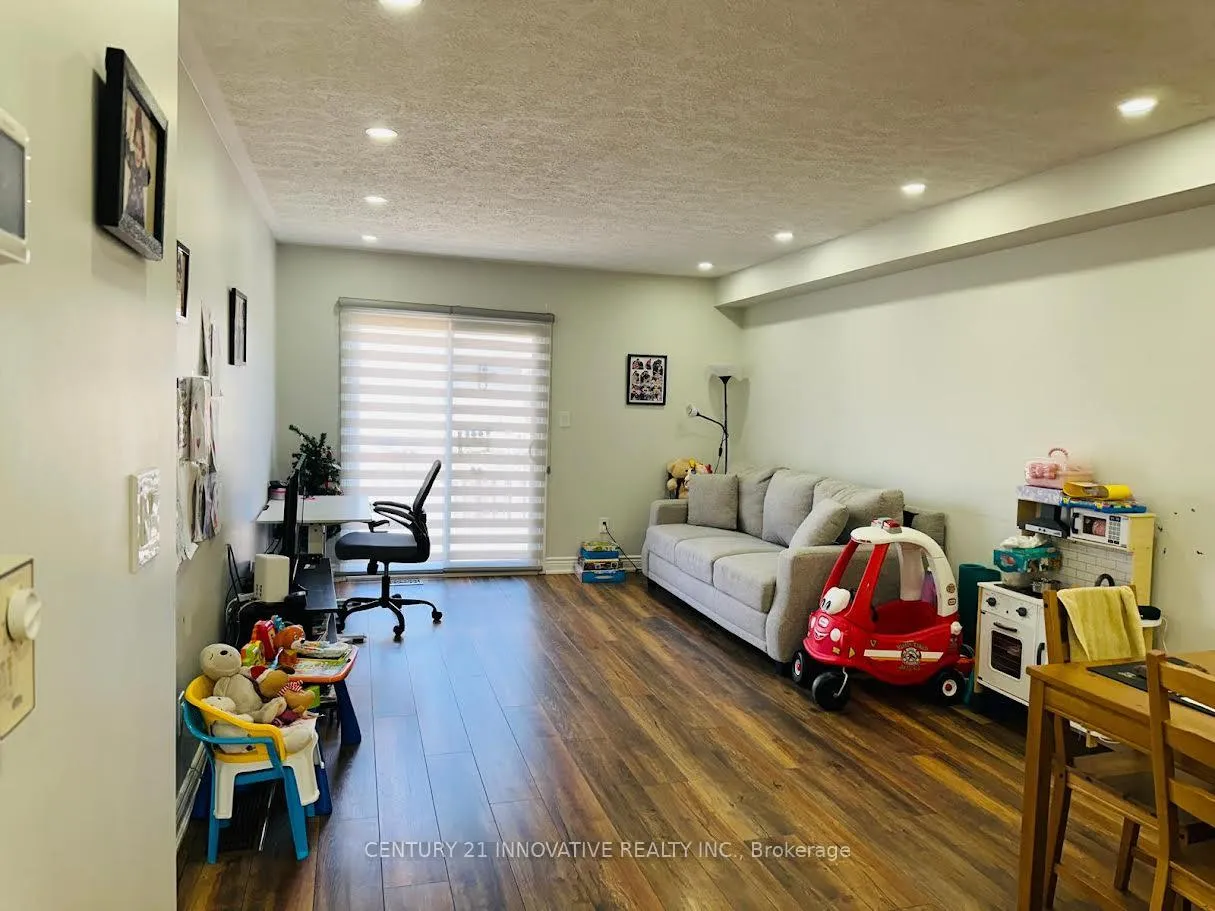 Photo 3 of Unit B, 25 Griffiths Dr, Brant, Paris — HOMEH