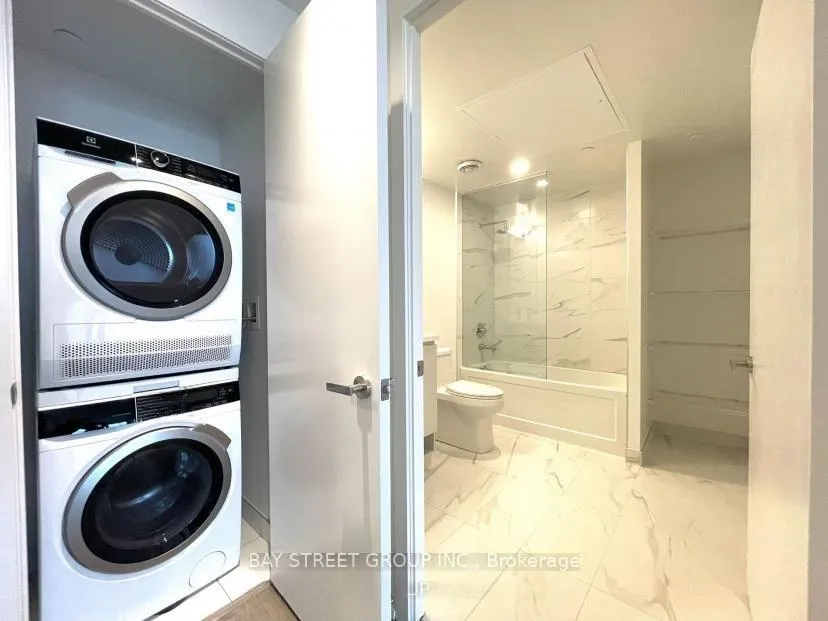 Photo 8 of Unit 6803, 55 Cooper Street, Toronto, Waterfront Communities — HOMEH