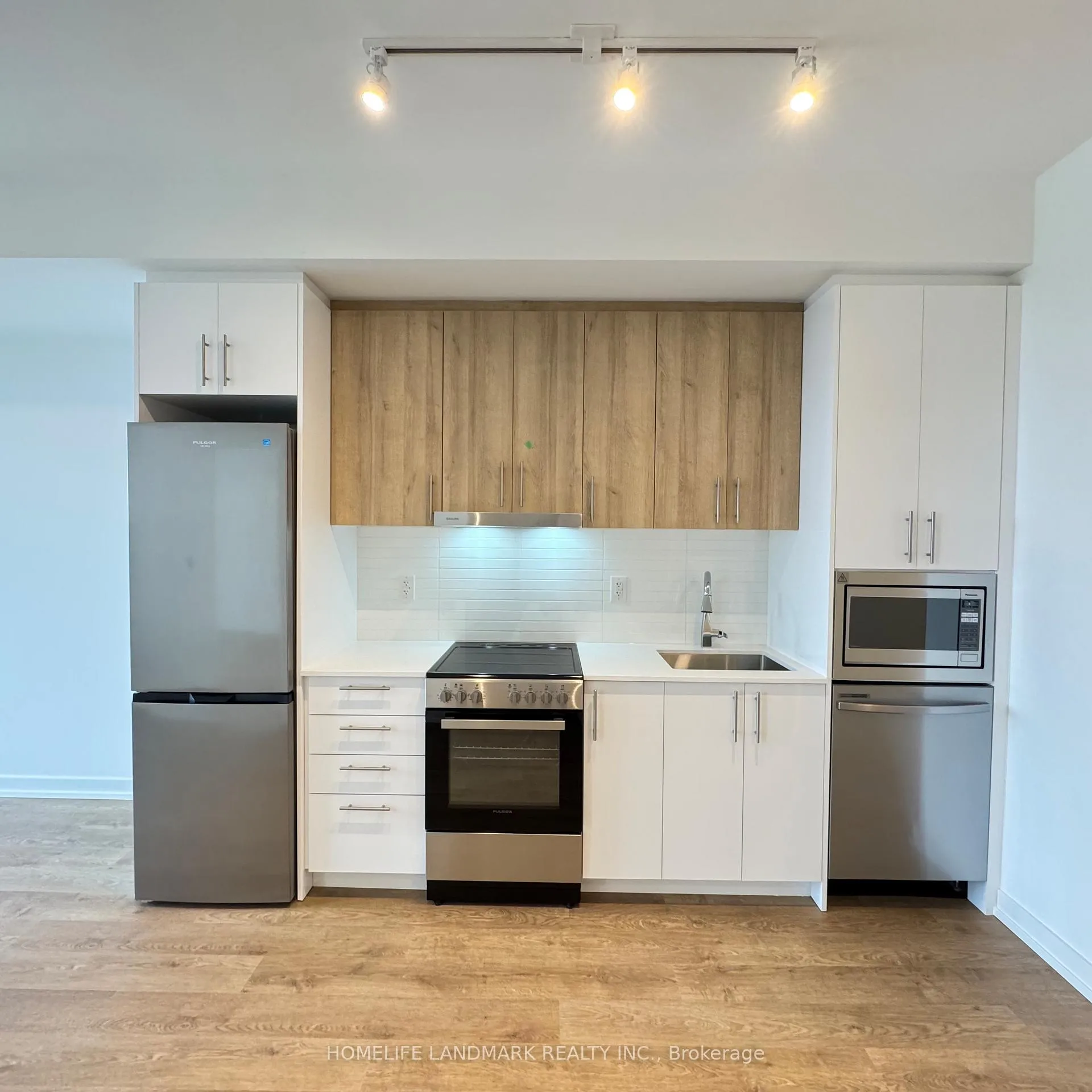 Photo 3 of Unit A 2111, 9763 Markham Road, Markham, Greensborough — HOMEH