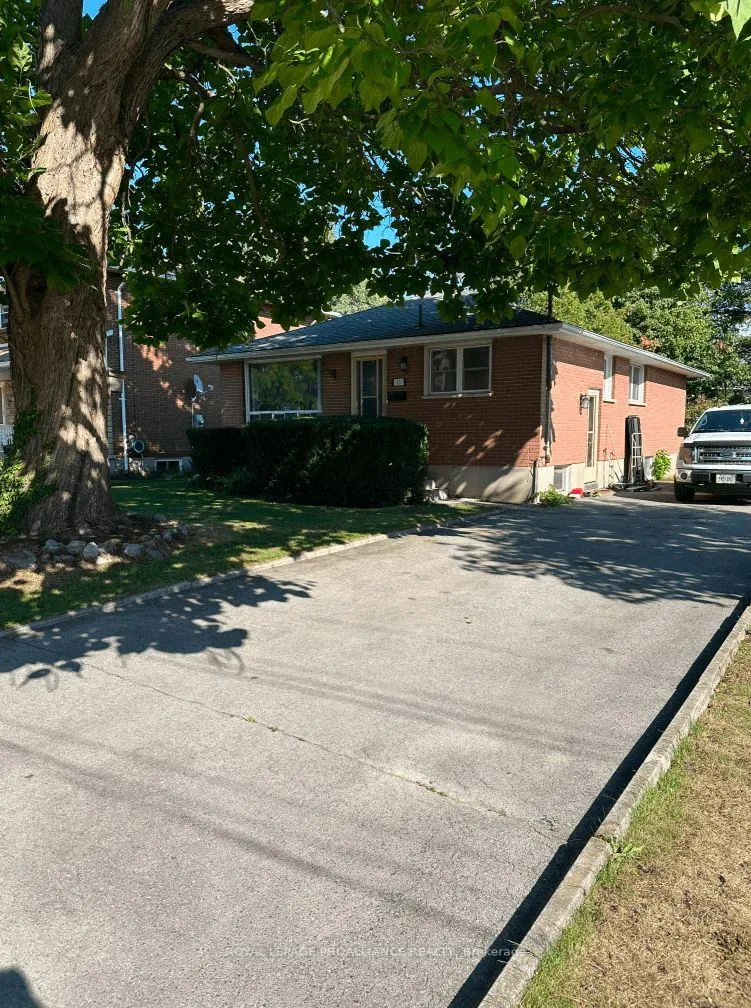 Photo 2 of 11 Bradley Crescent, Belleville, Belleville Ward — HOMEH