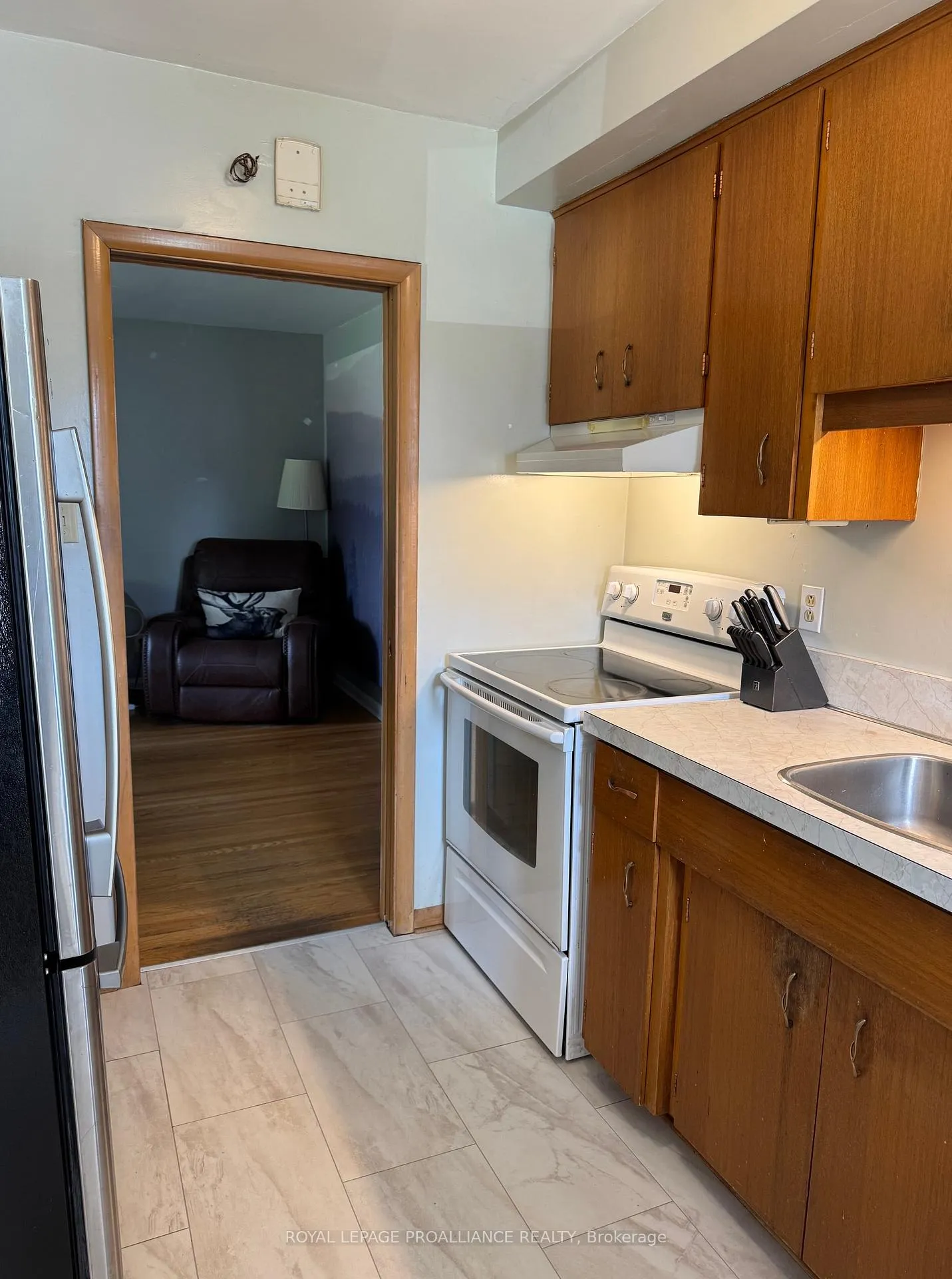 Photo 5 of 11 Bradley Crescent, Belleville, Belleville Ward — HOMEH