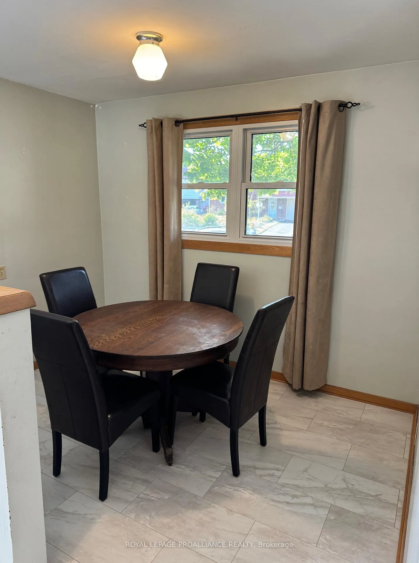 Photo 6 of 11 Bradley Crescent, Belleville, Belleville Ward — HOMEH