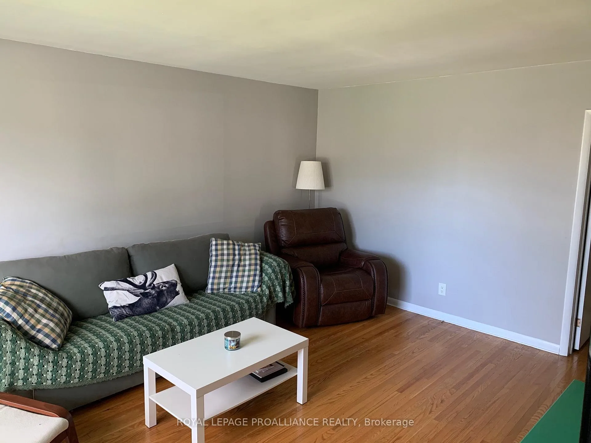 Photo 8 of 11 Bradley Crescent, Belleville, Belleville Ward — HOMEH
