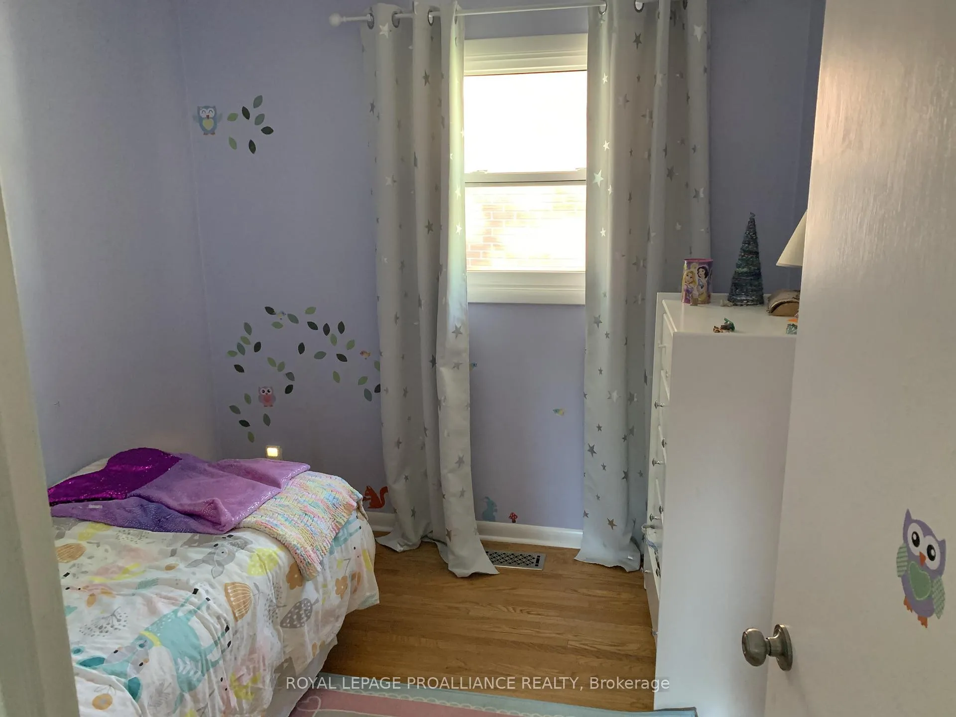 Photo 15 of 11 Bradley Crescent, Belleville, Belleville Ward — HOMEH